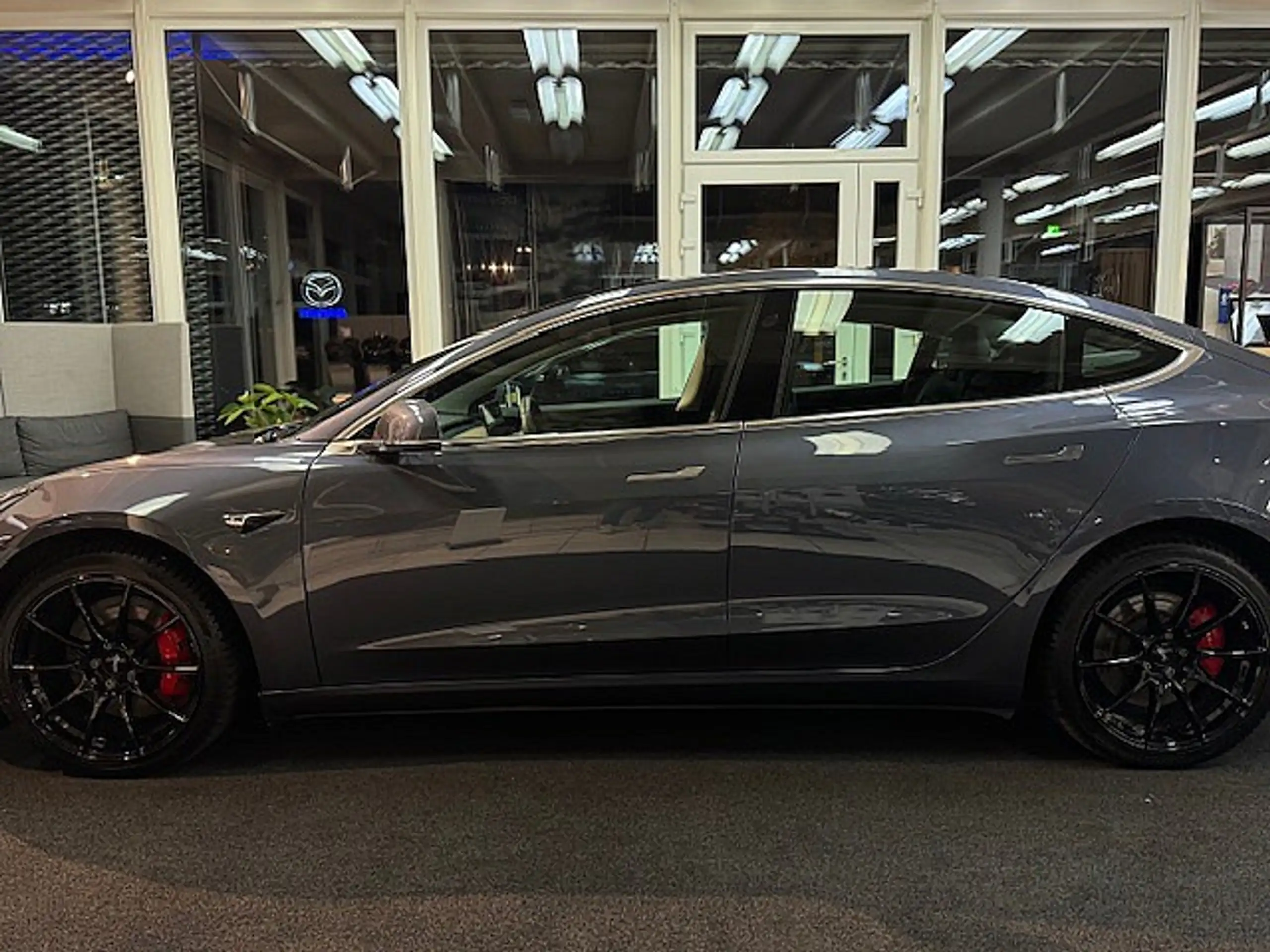 Tesla - Model 3