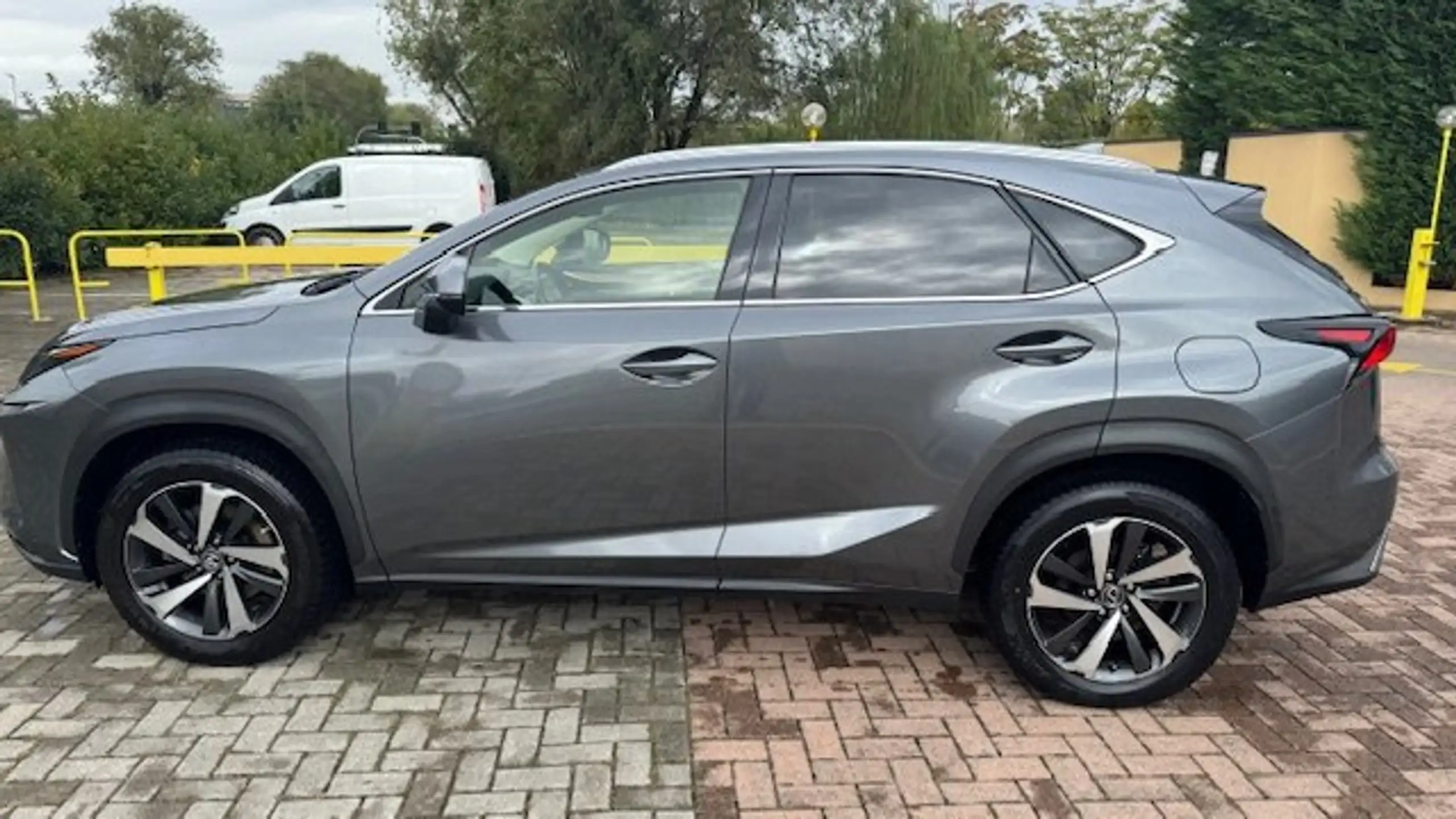 Lexus - NX 300h