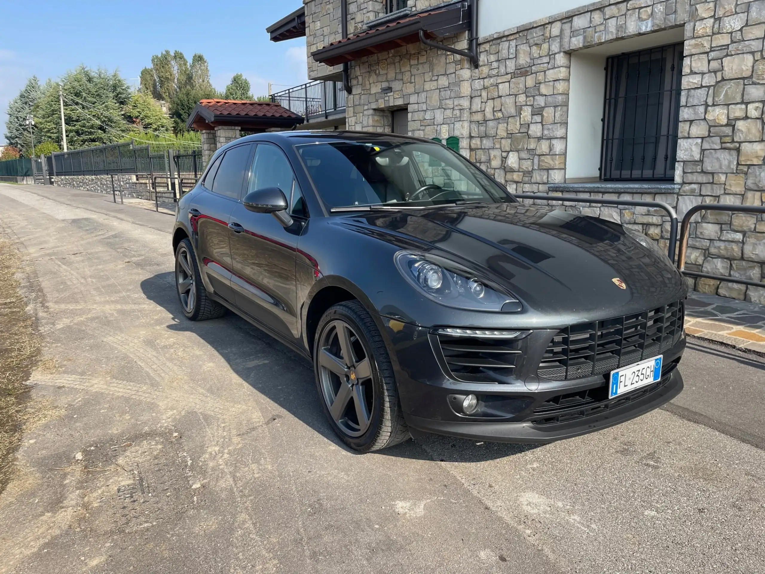 Porsche - Macan