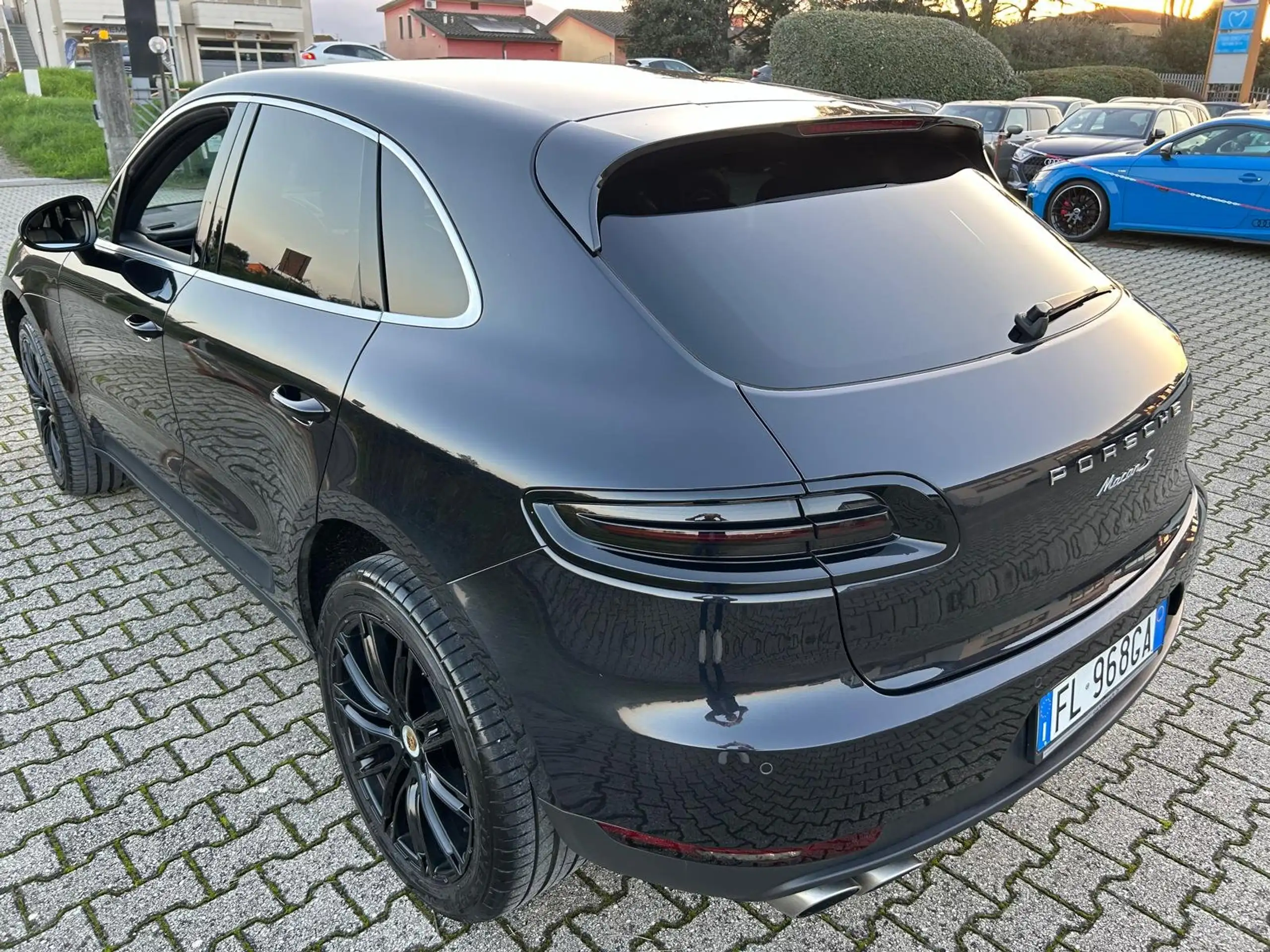 Porsche - Macan