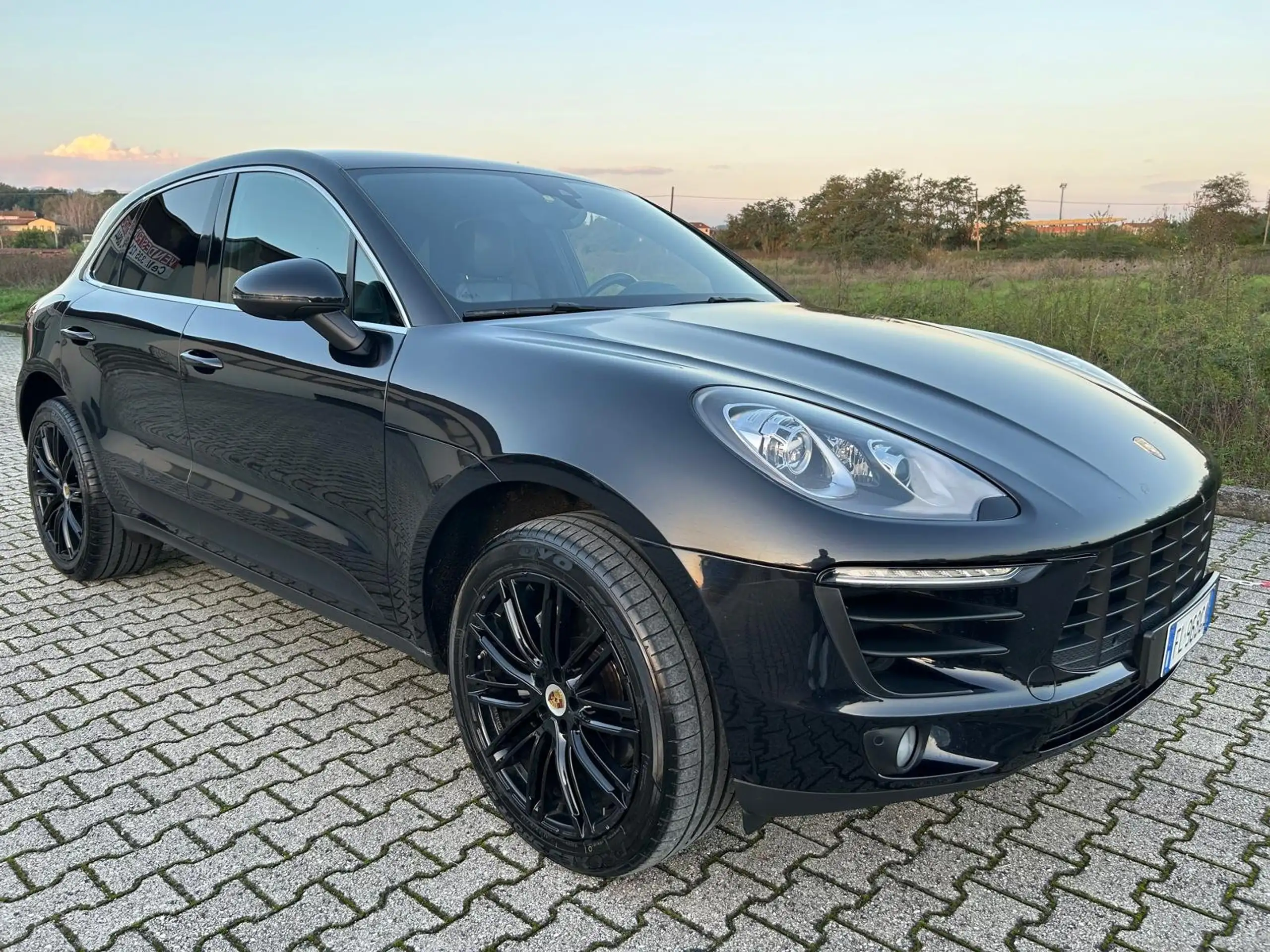 Porsche - Macan