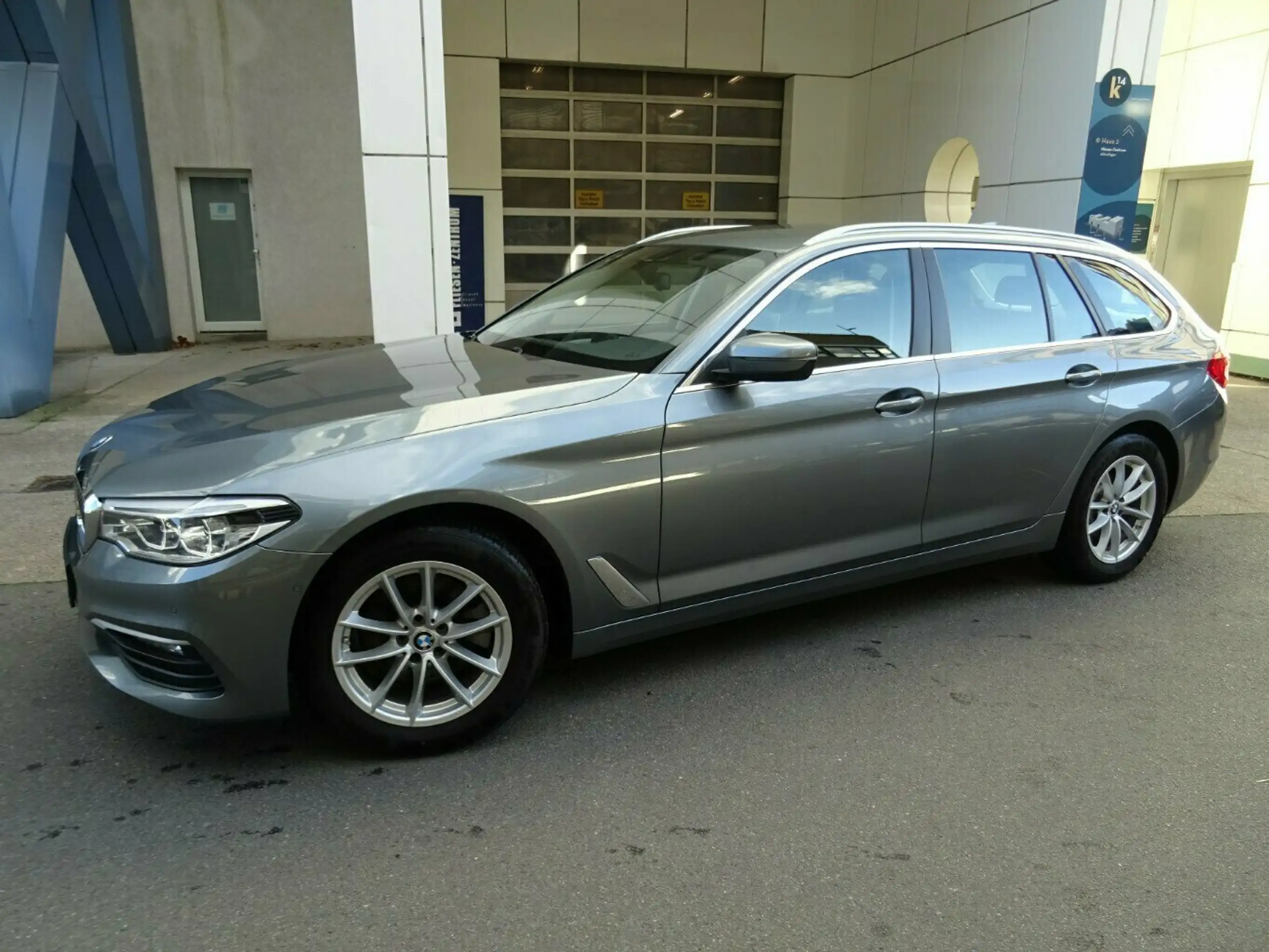 BMW - 520