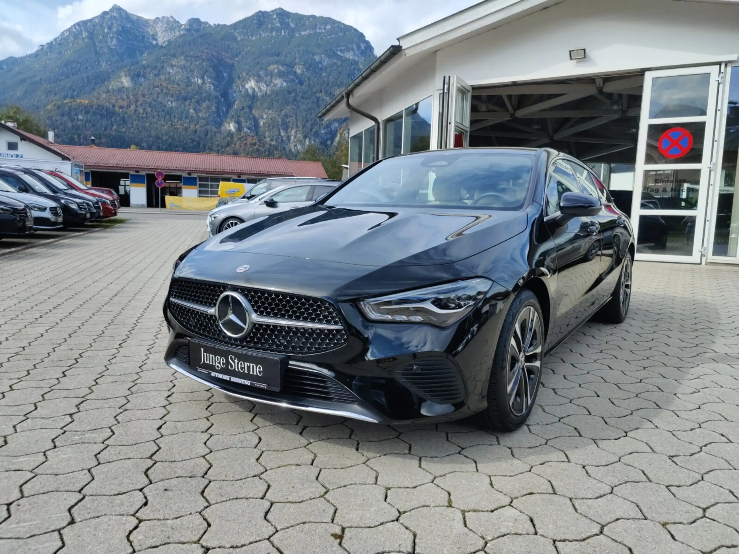 Mercedes-Benz - CLA 180