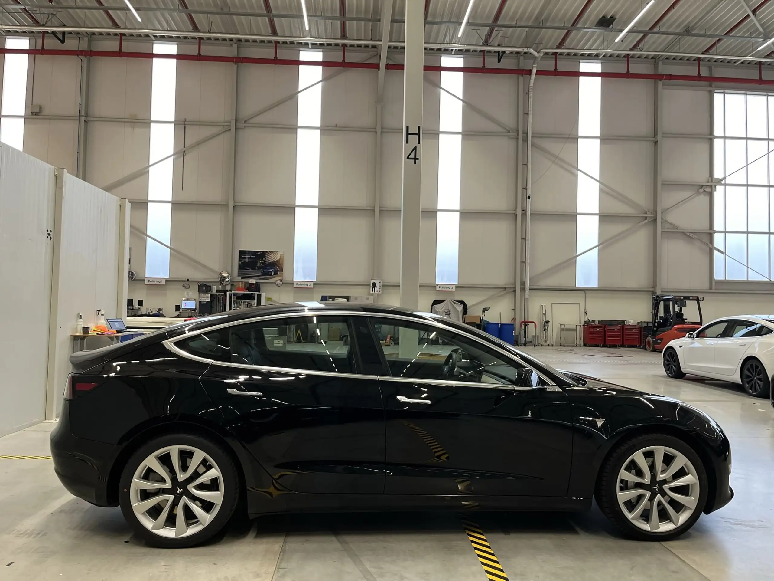 Tesla - Model 3