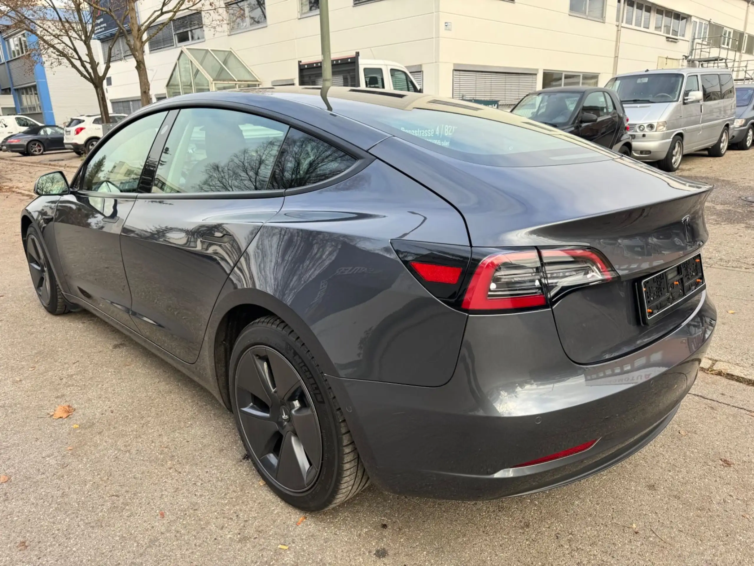 Tesla - Model 3