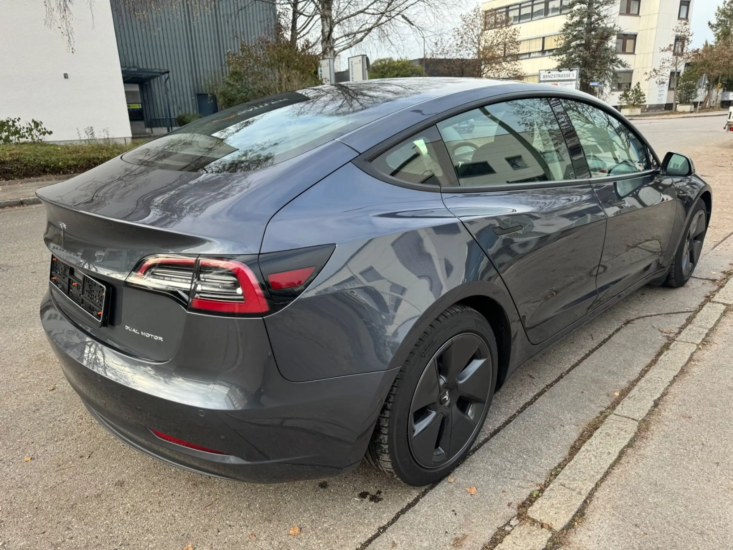 Tesla - Model 3