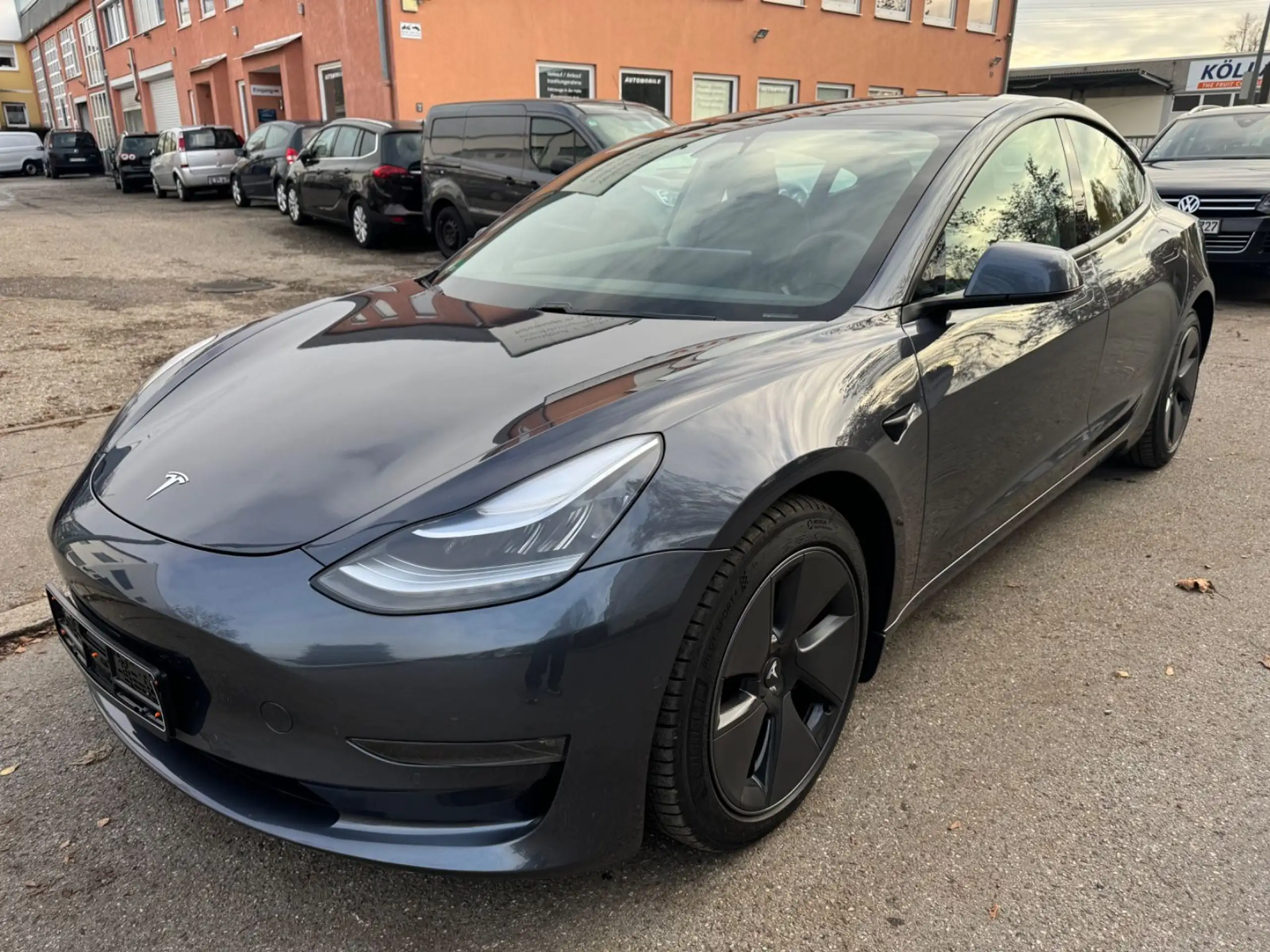 Tesla - Model 3