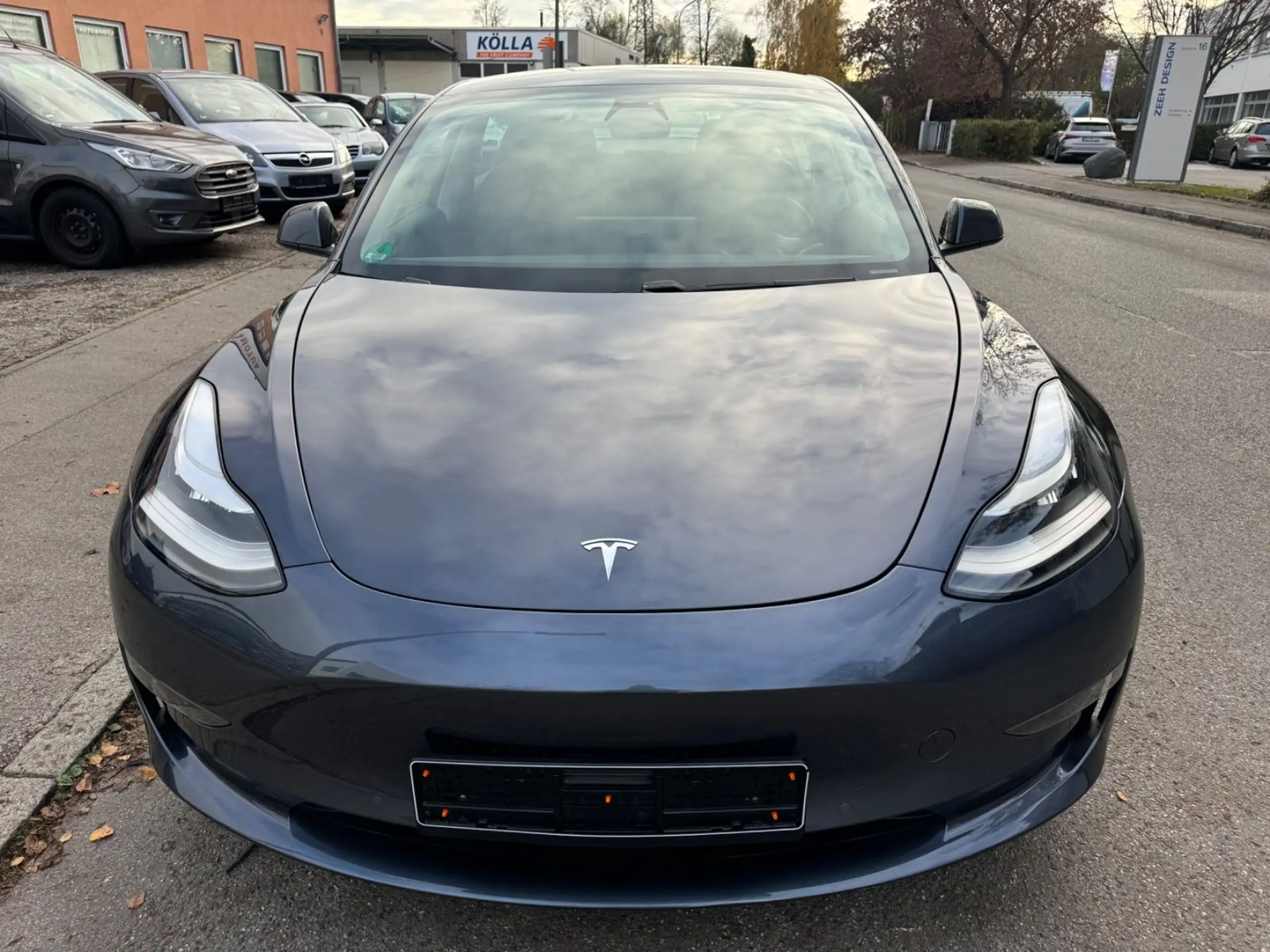 Tesla - Model 3