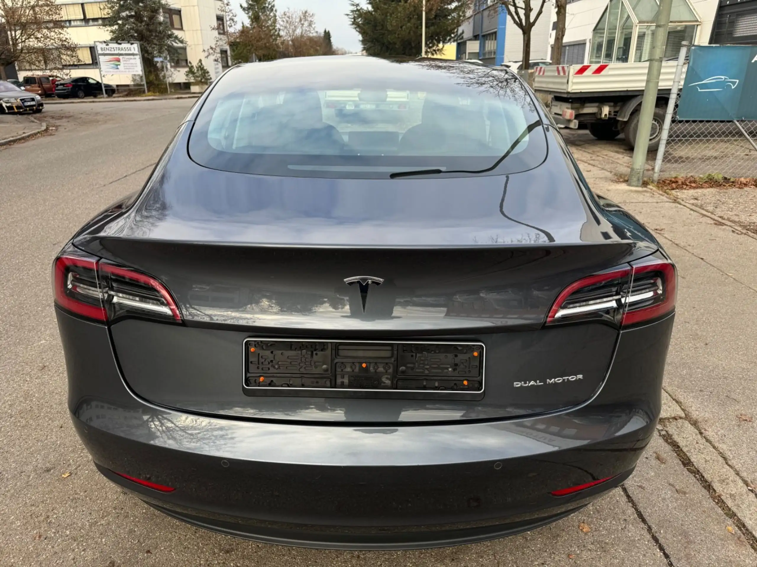 Tesla - Model 3