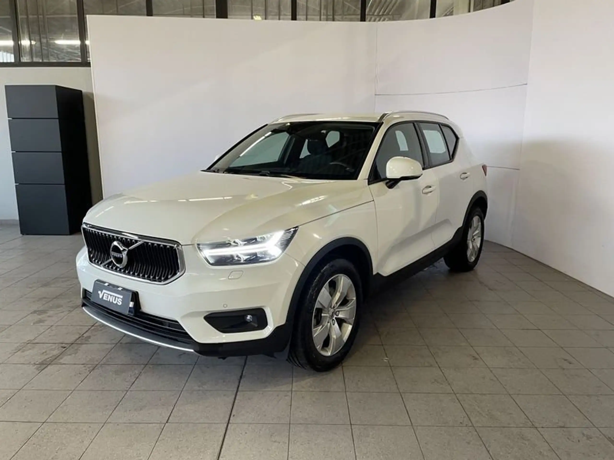 Volvo - XC40