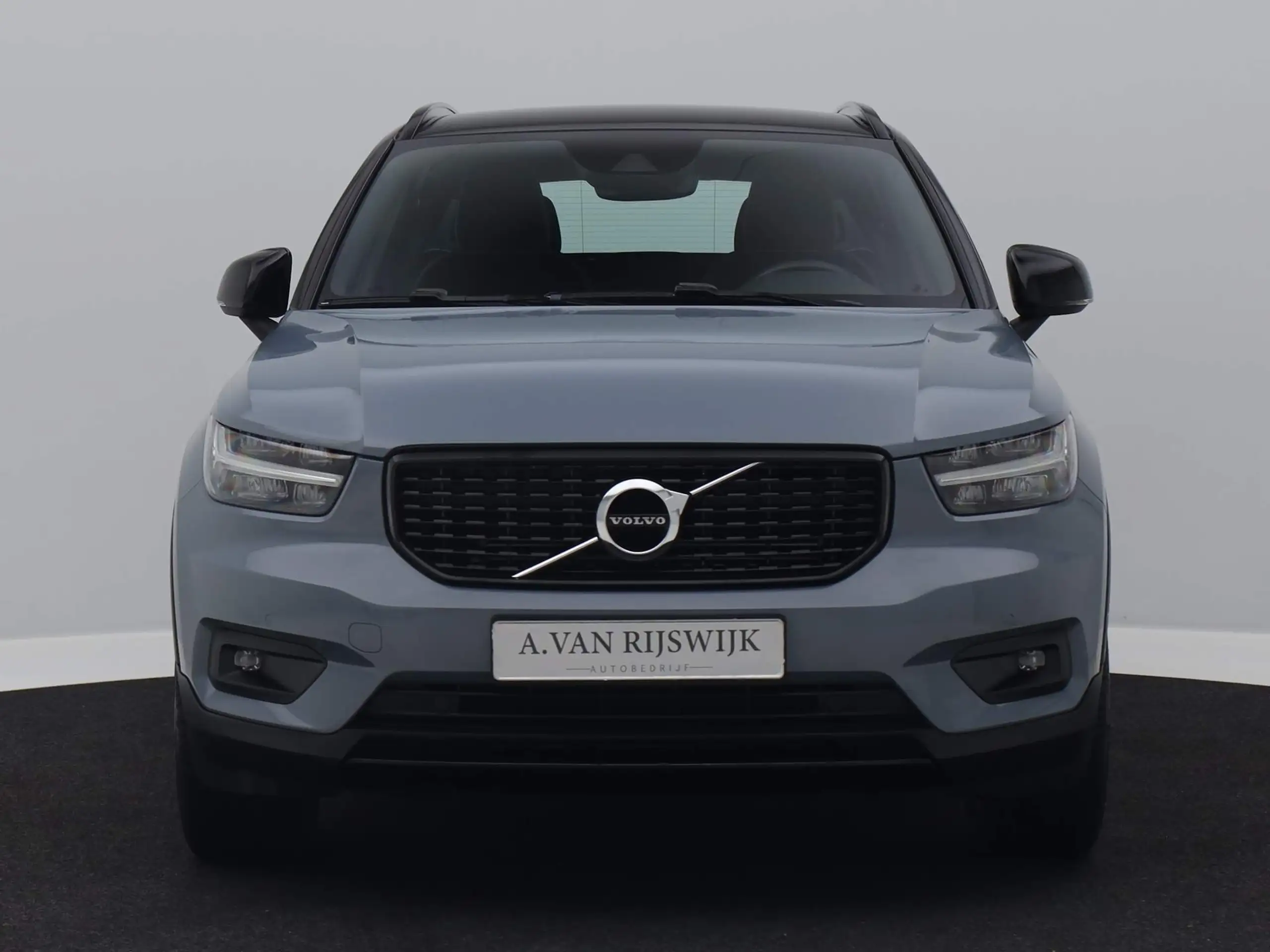 Volvo - XC40