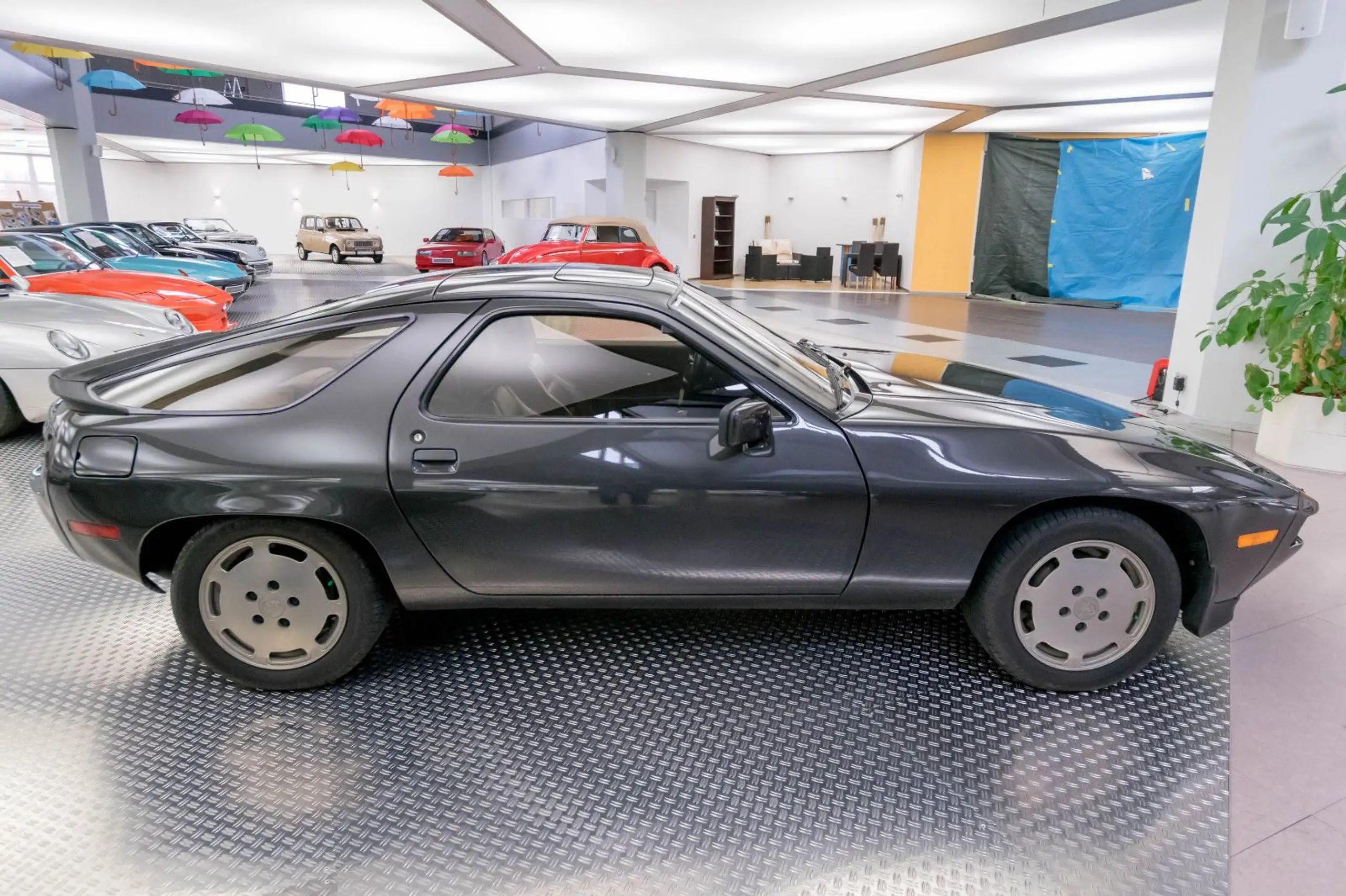 Porsche - 928