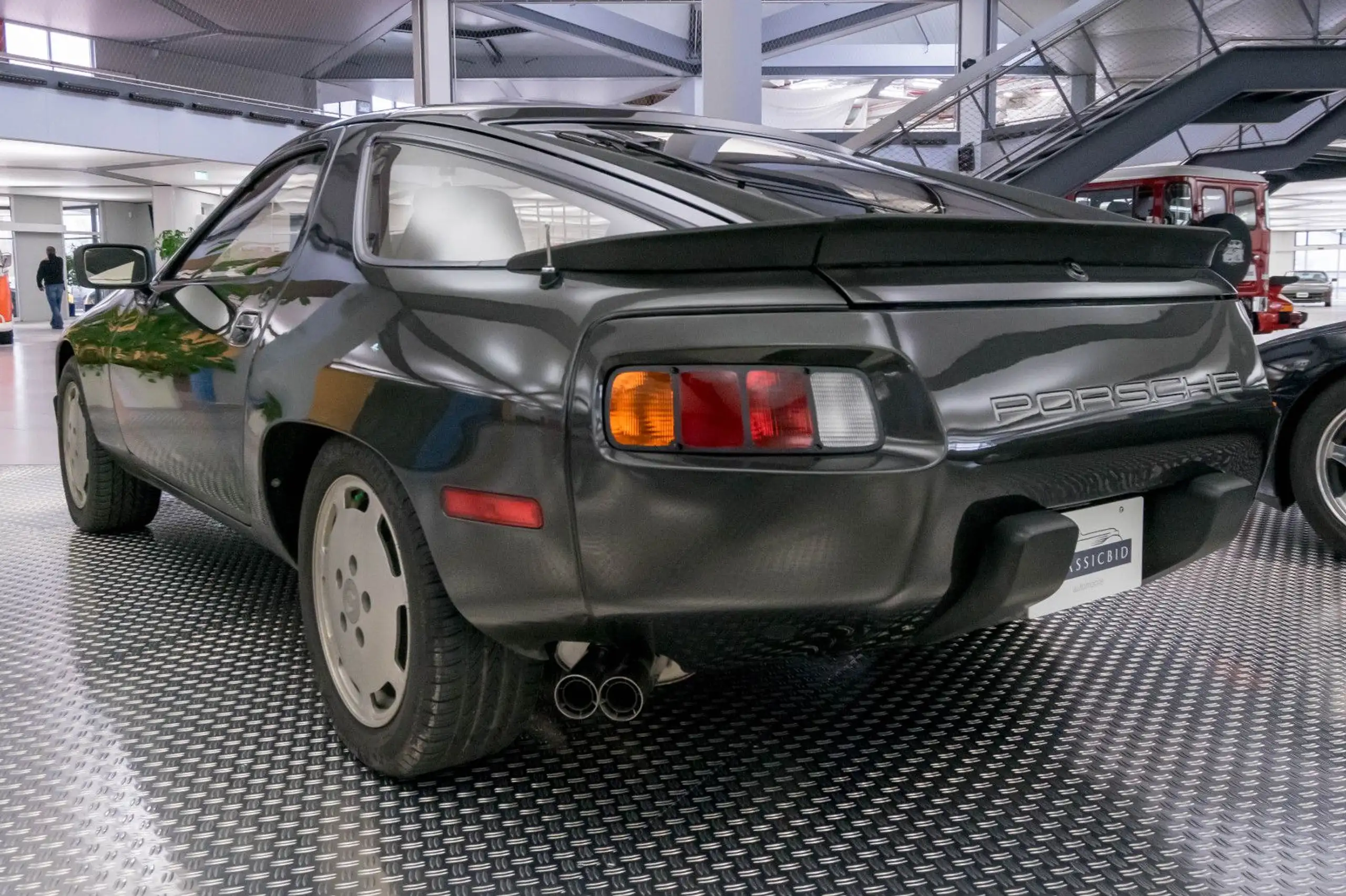 Porsche - 928