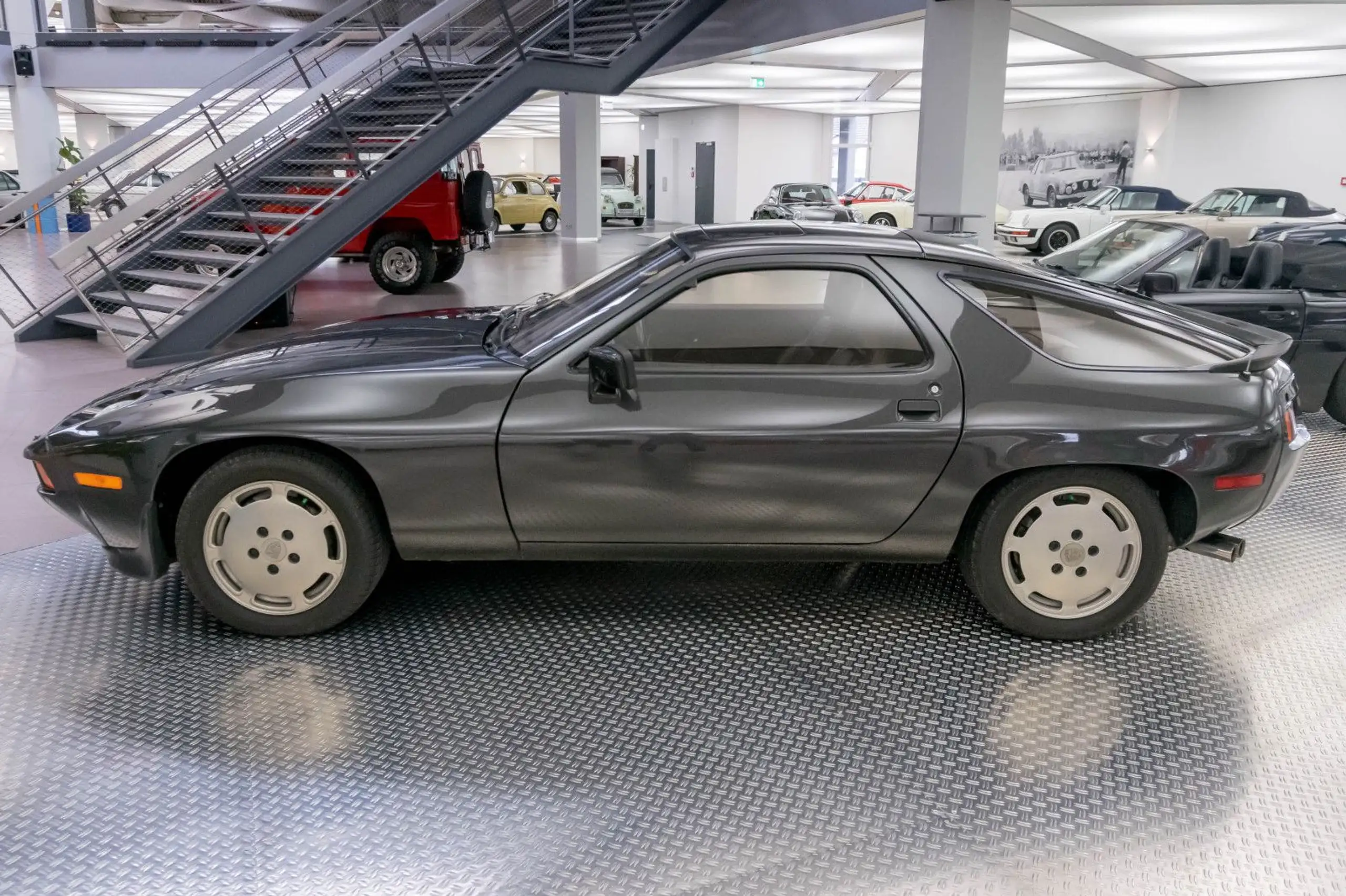 Porsche - 928