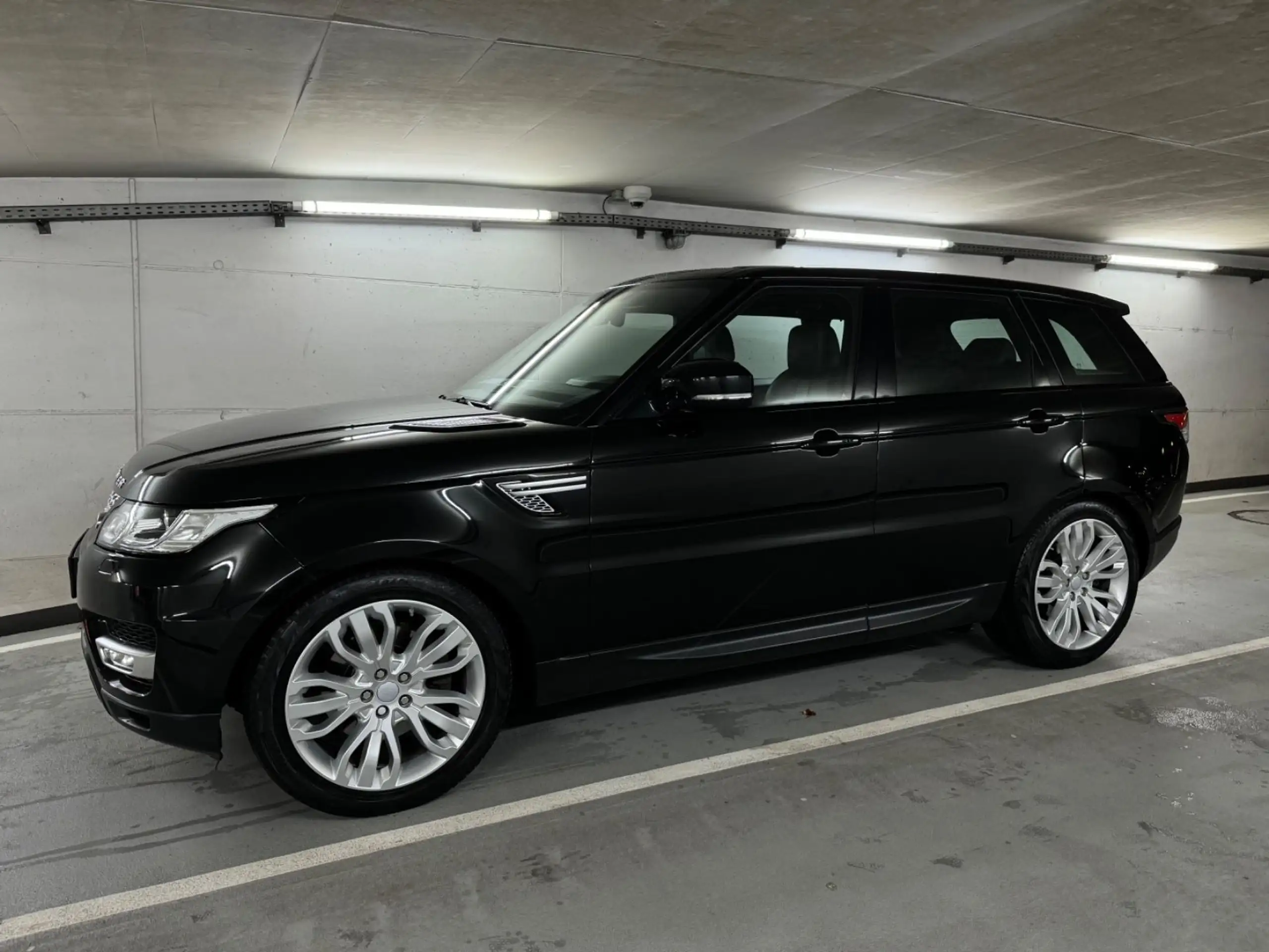 Land Rover - Range Rover Sport