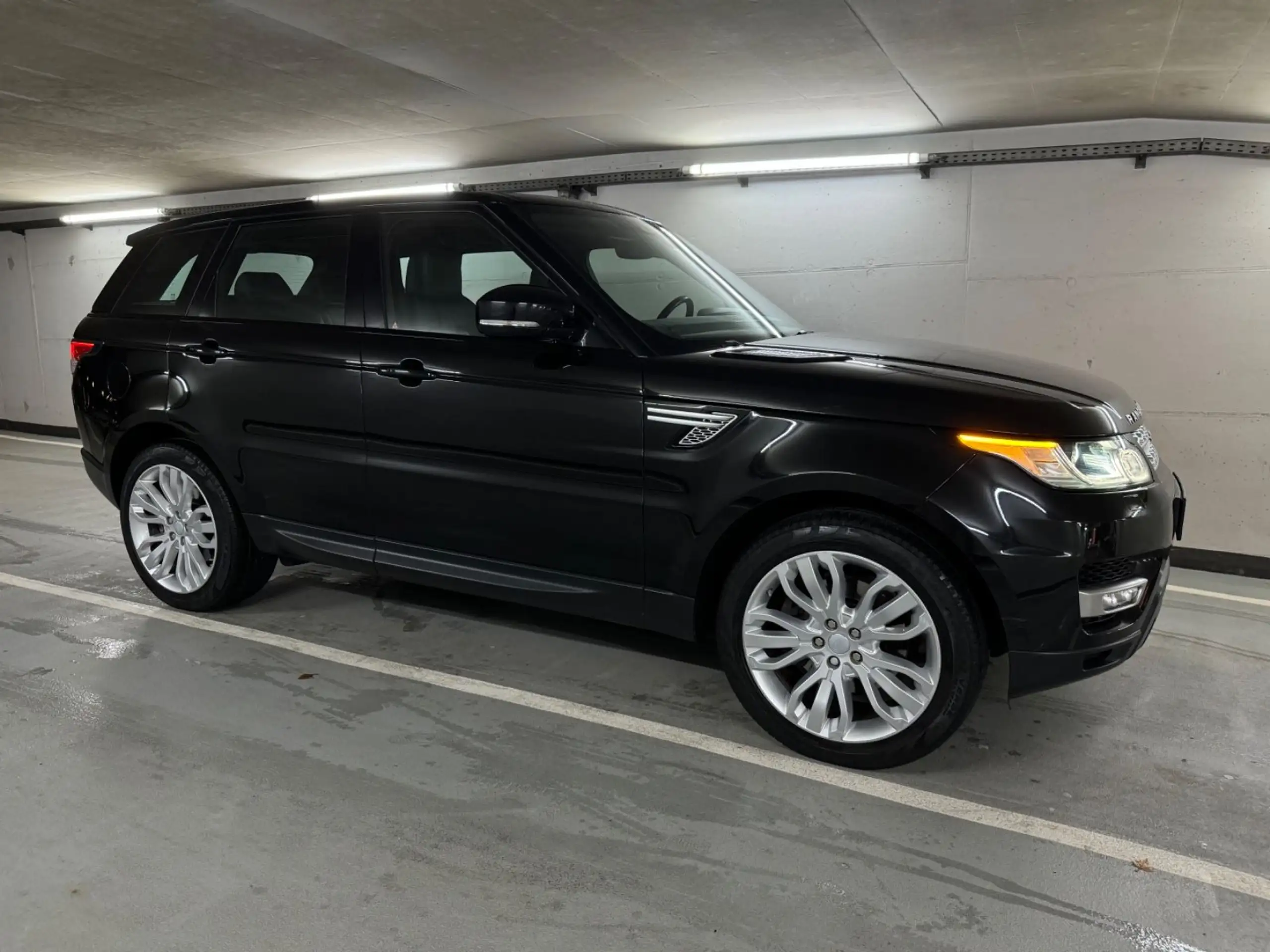 Land Rover - Range Rover Sport