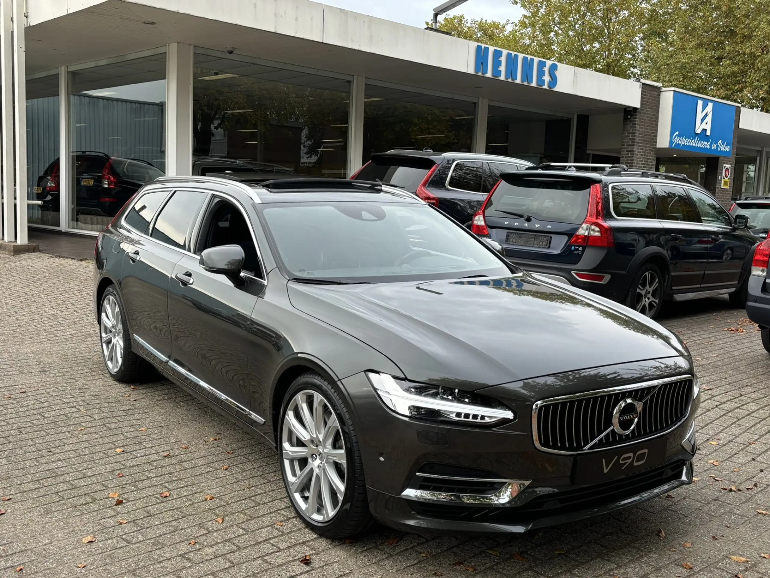 Volvo - V90