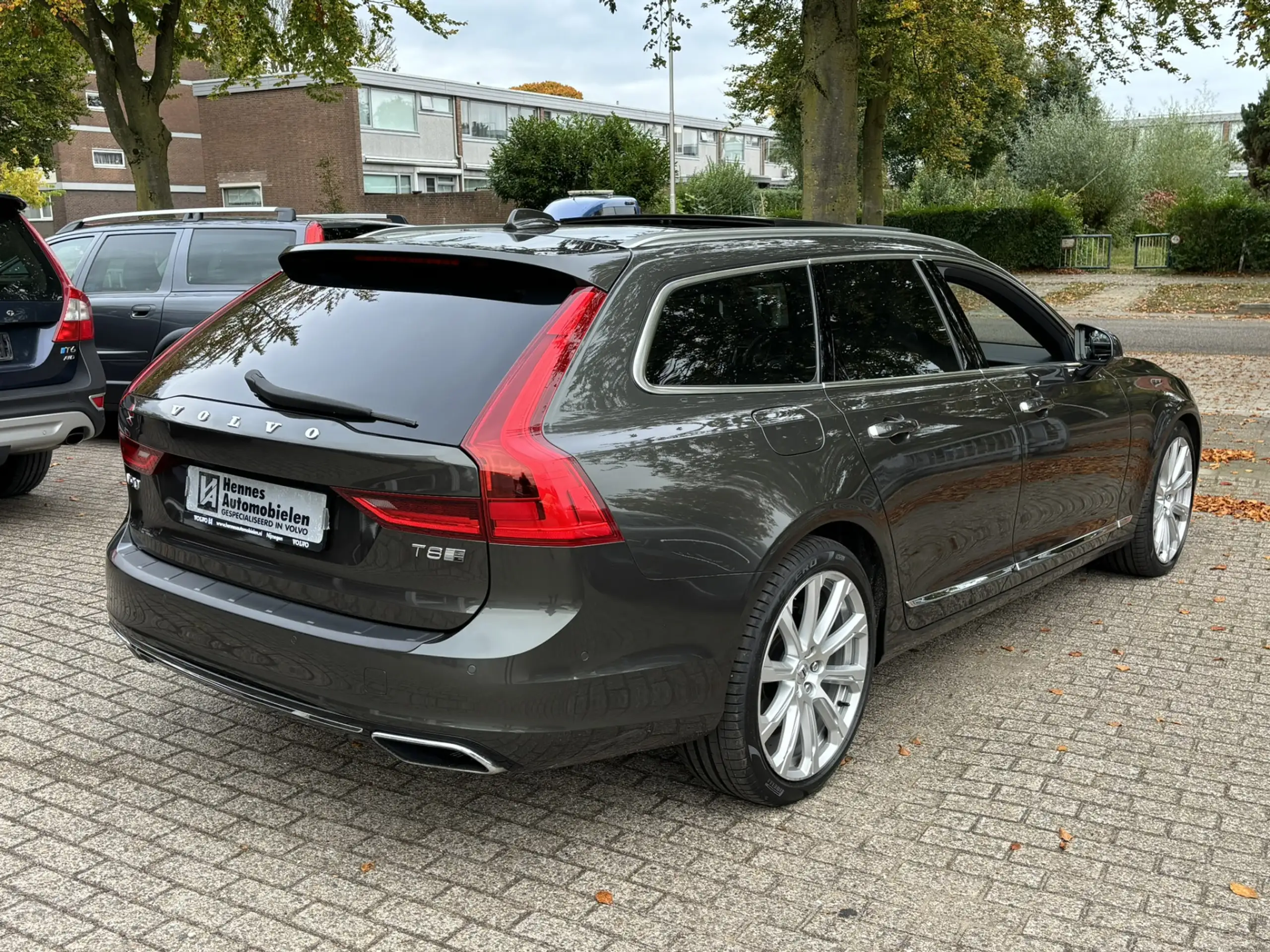 Volvo - V90