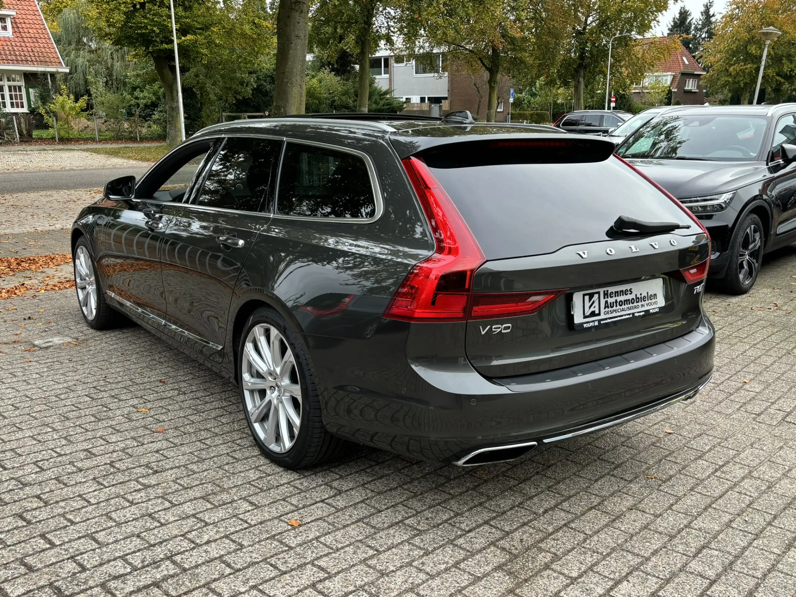 Volvo - V90