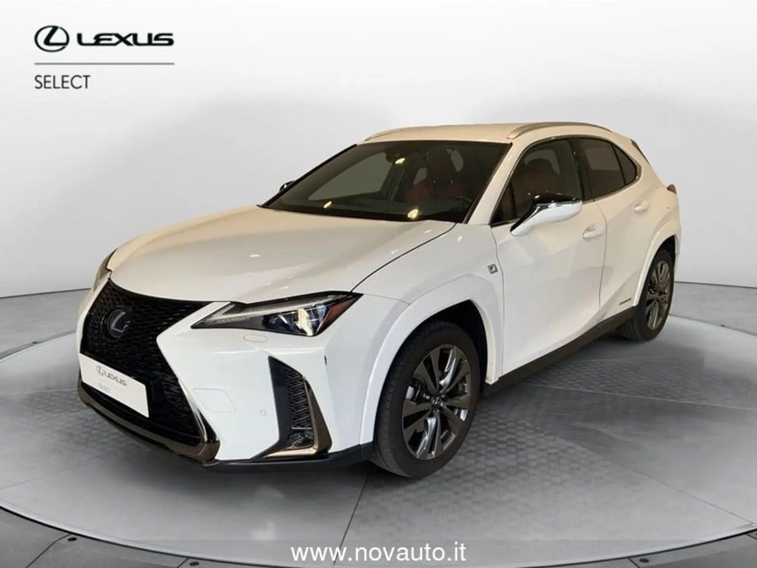 Lexus - UX 200