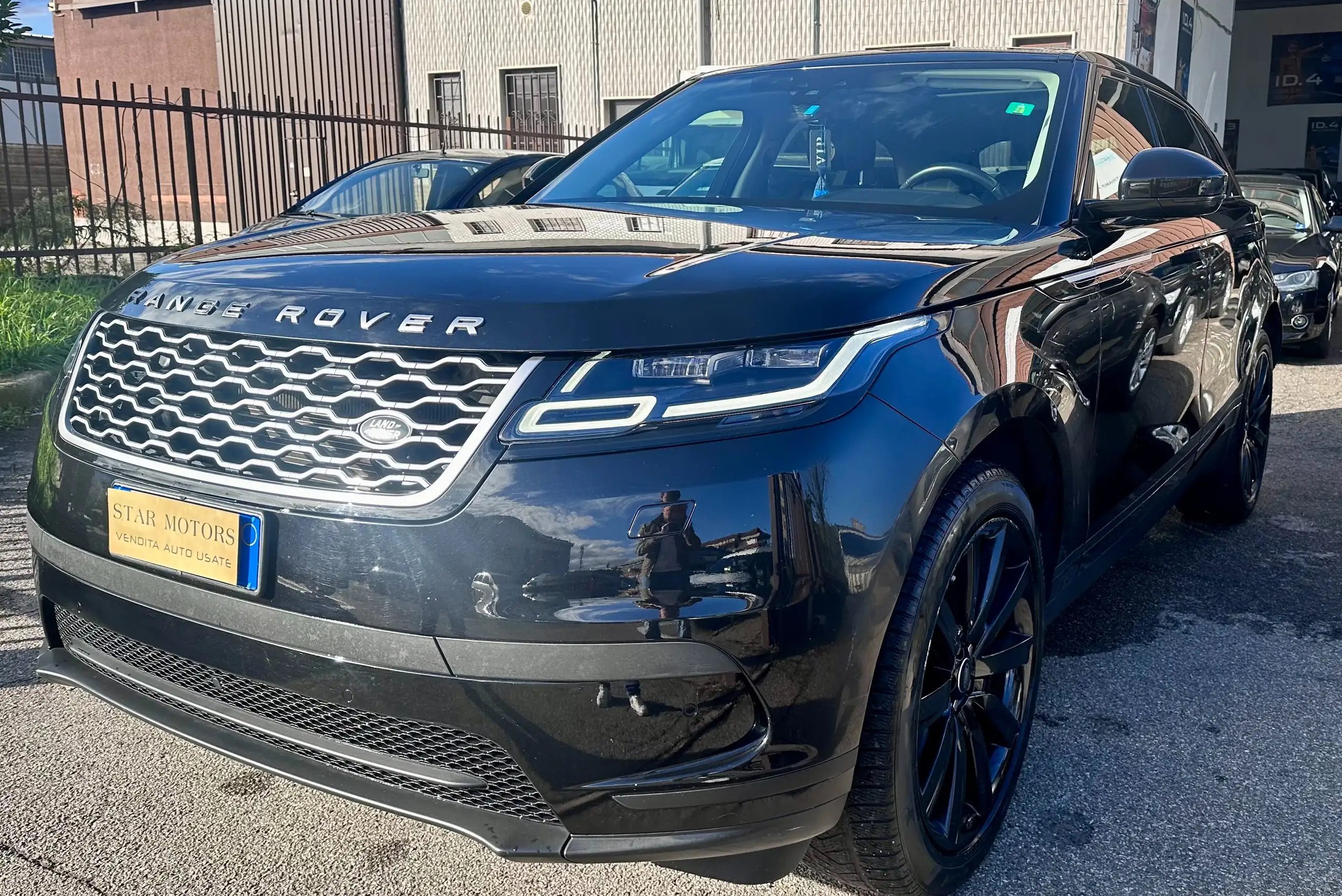 Land Rover - Range Rover Velar