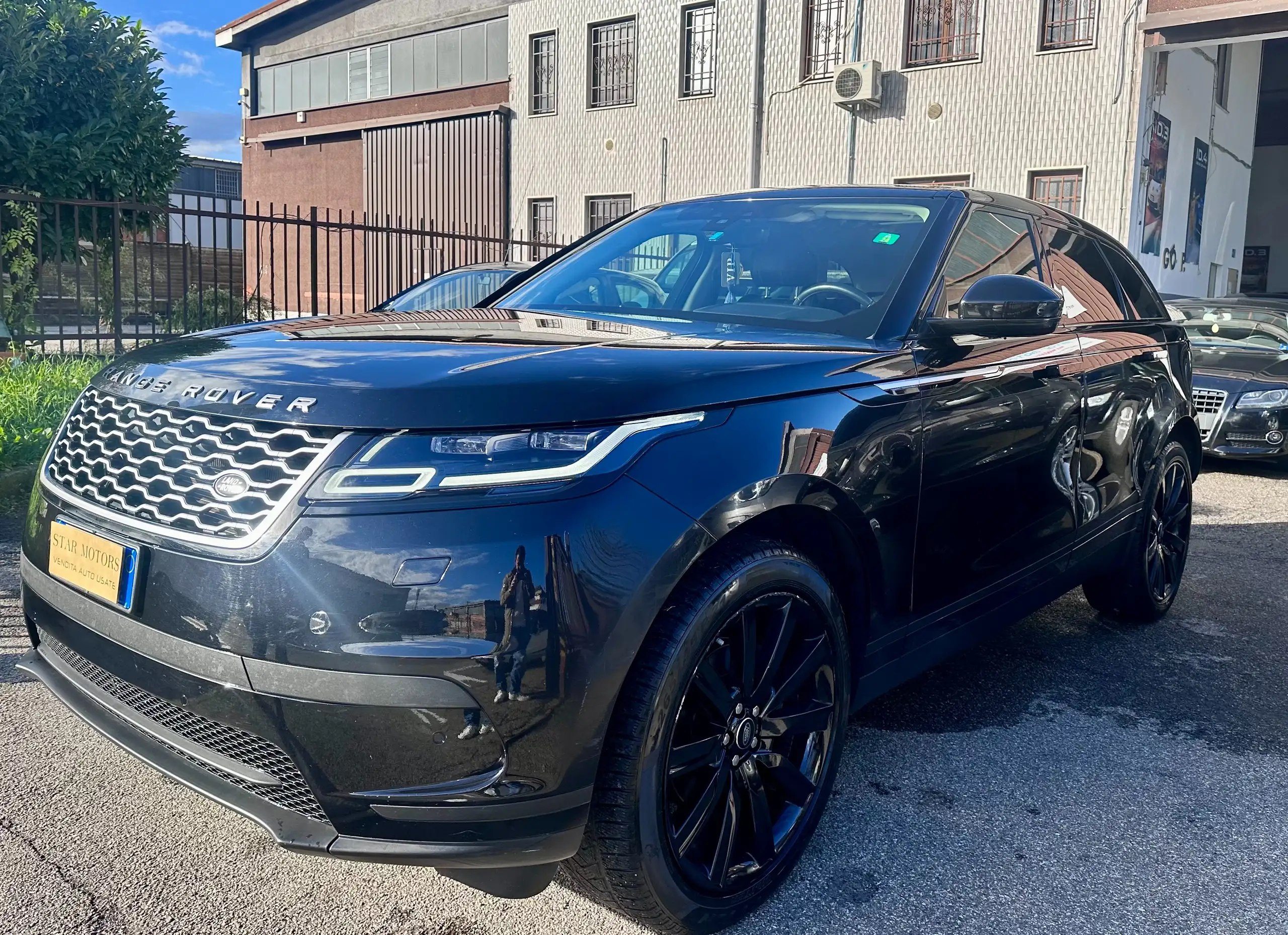 Land Rover - Range Rover Velar