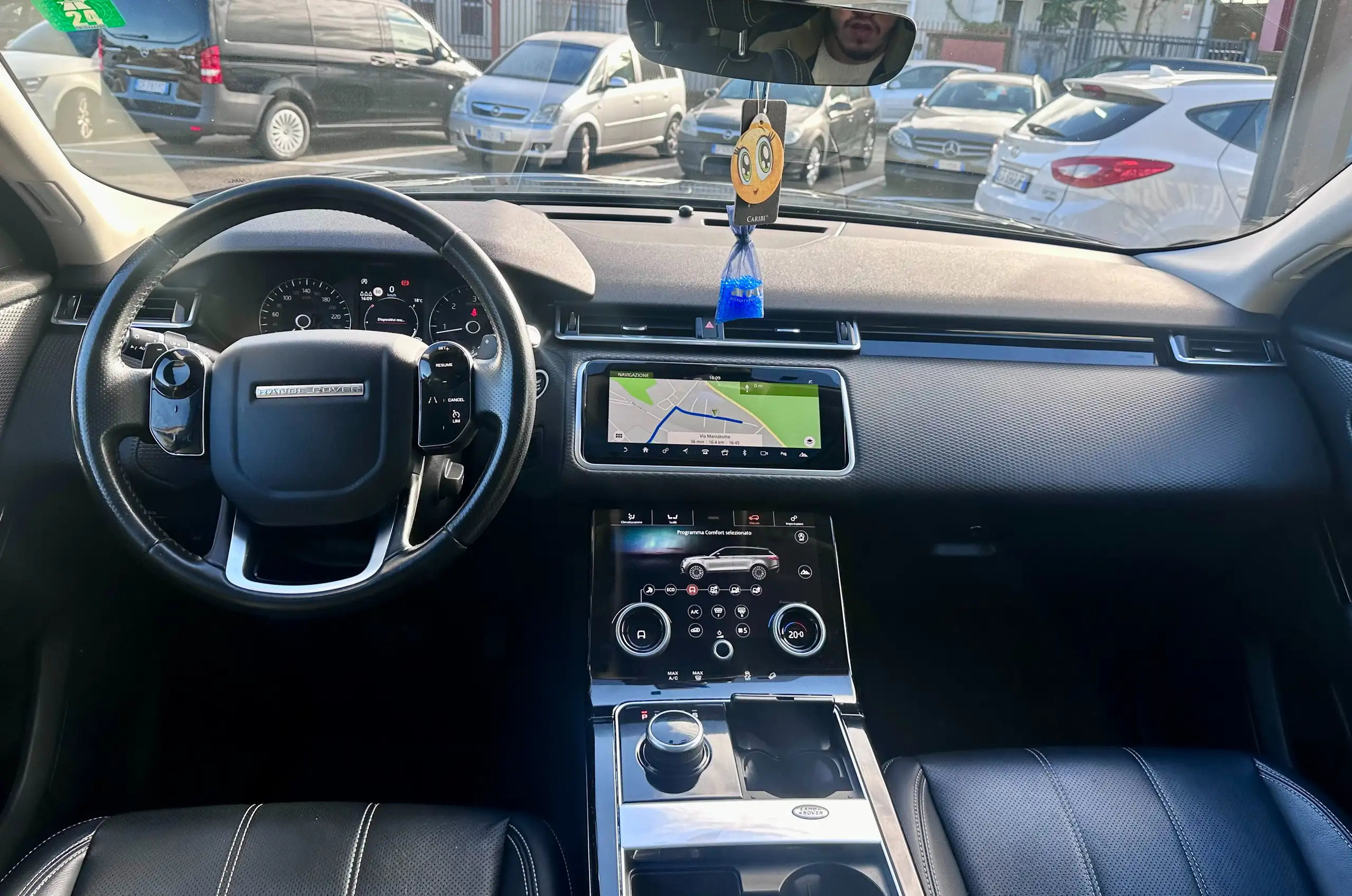 Land Rover - Range Rover Velar