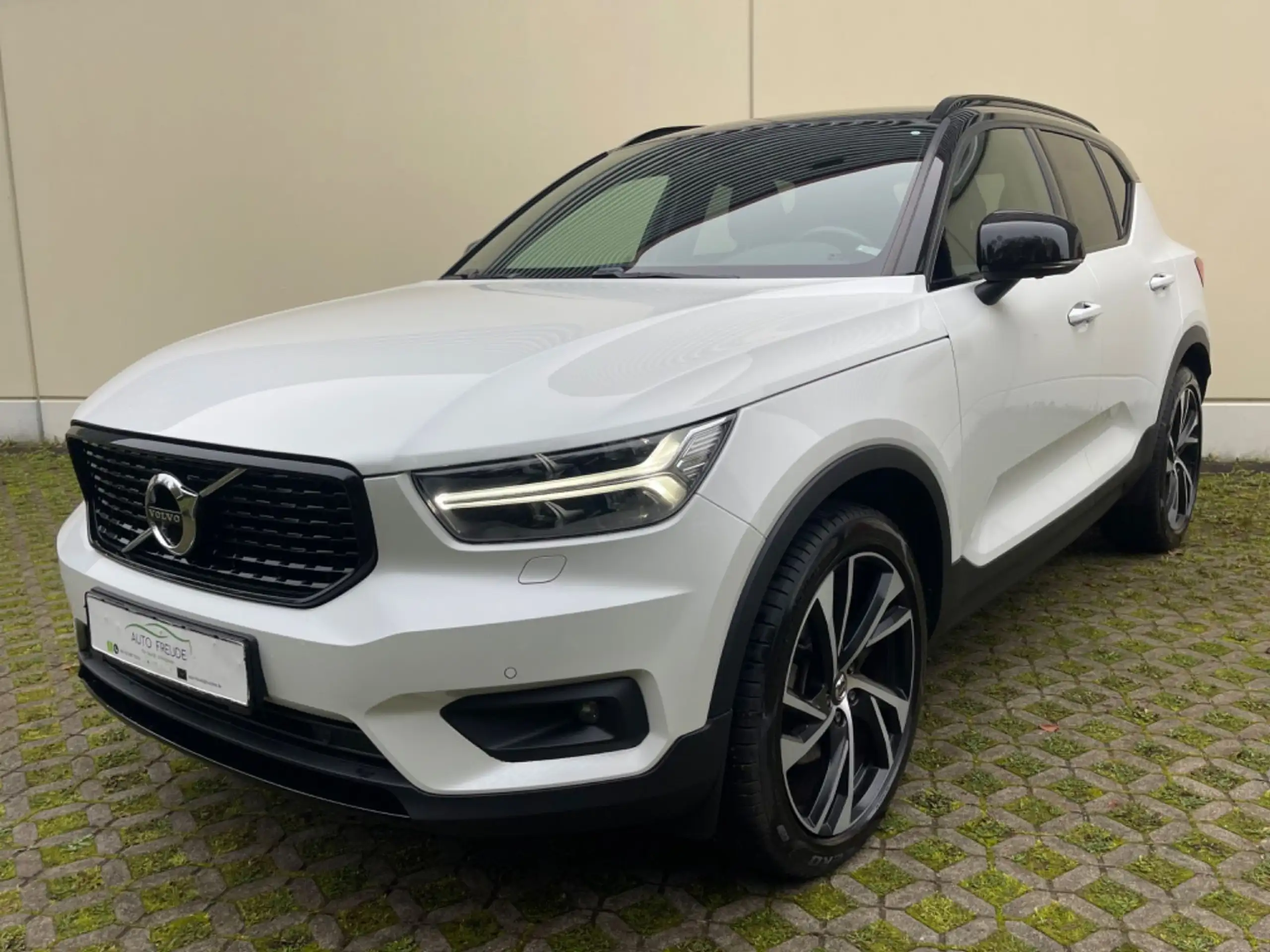 Volvo - XC40