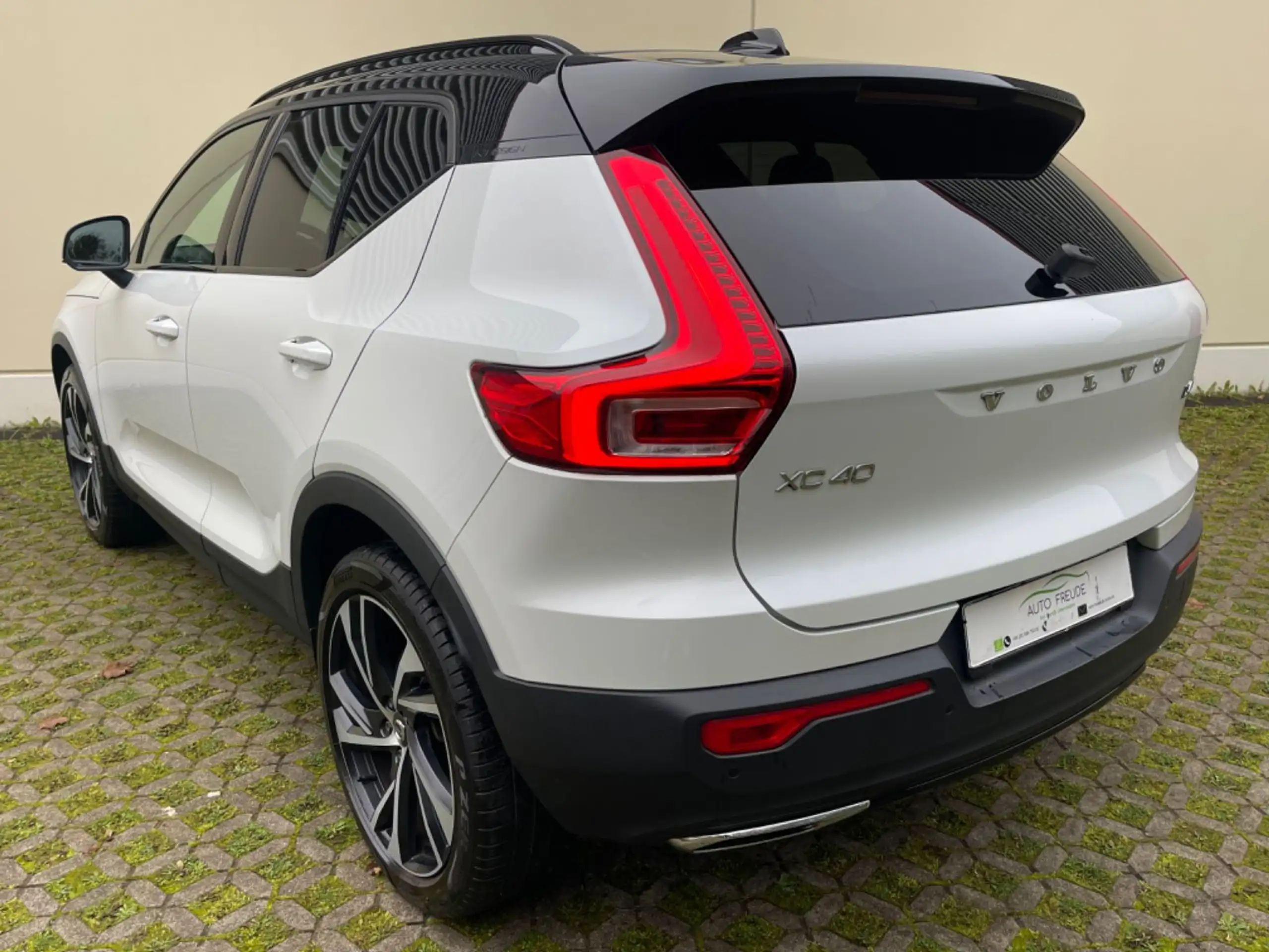 Volvo - XC40