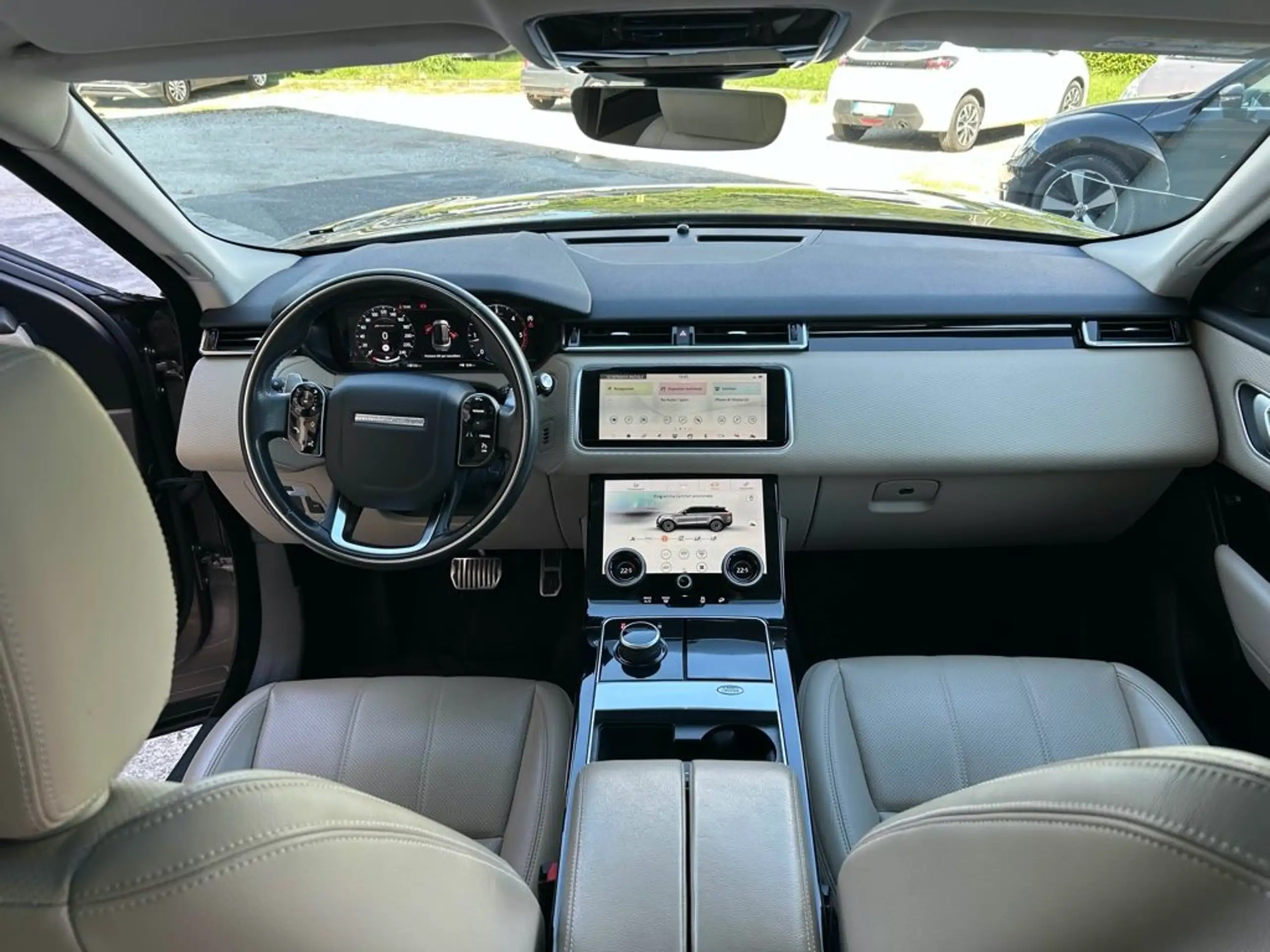 Land Rover - Range Rover Velar