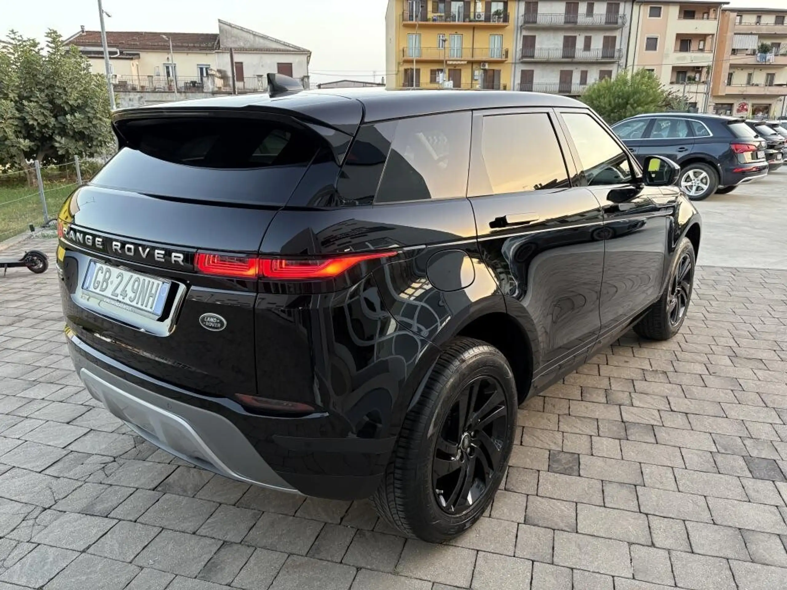 Land Rover - Range Rover Evoque