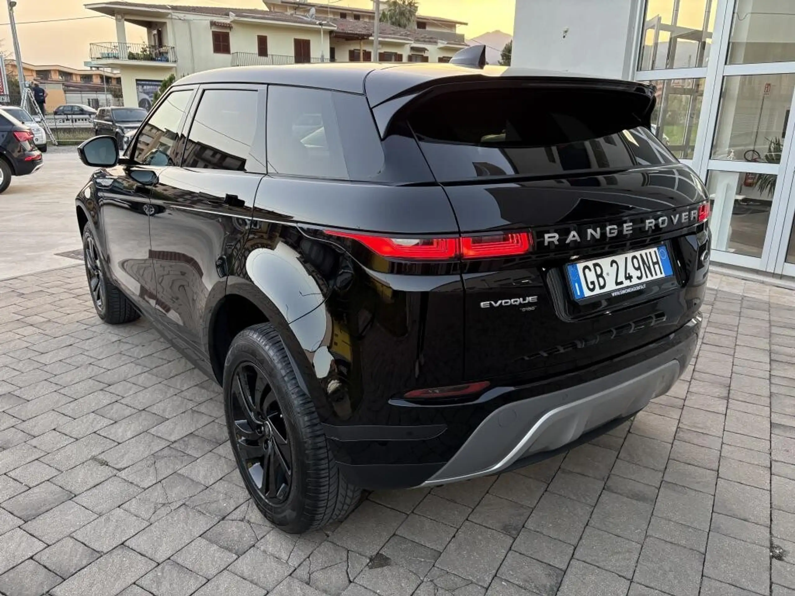 Land Rover - Range Rover Evoque