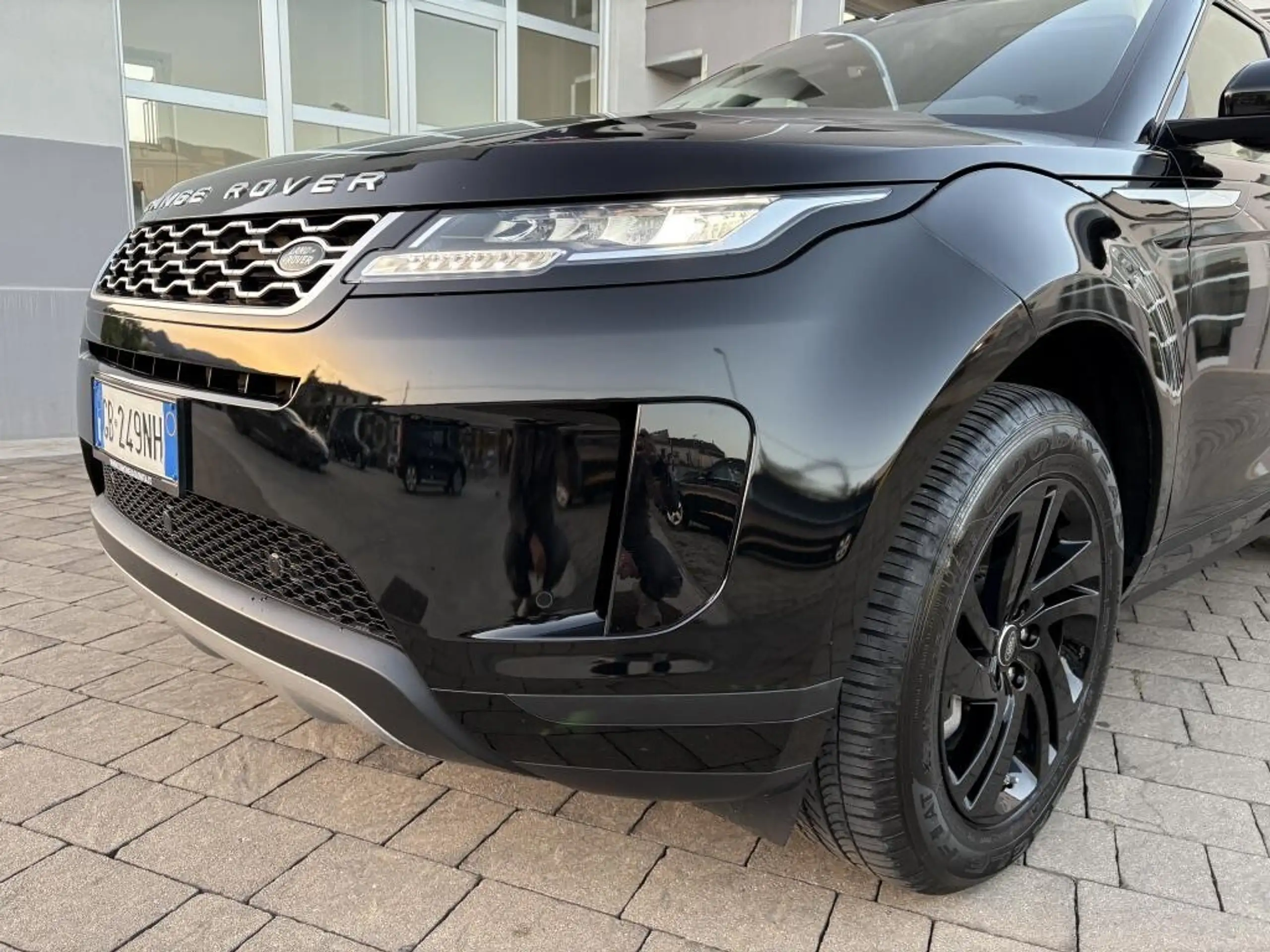 Land Rover - Range Rover Evoque