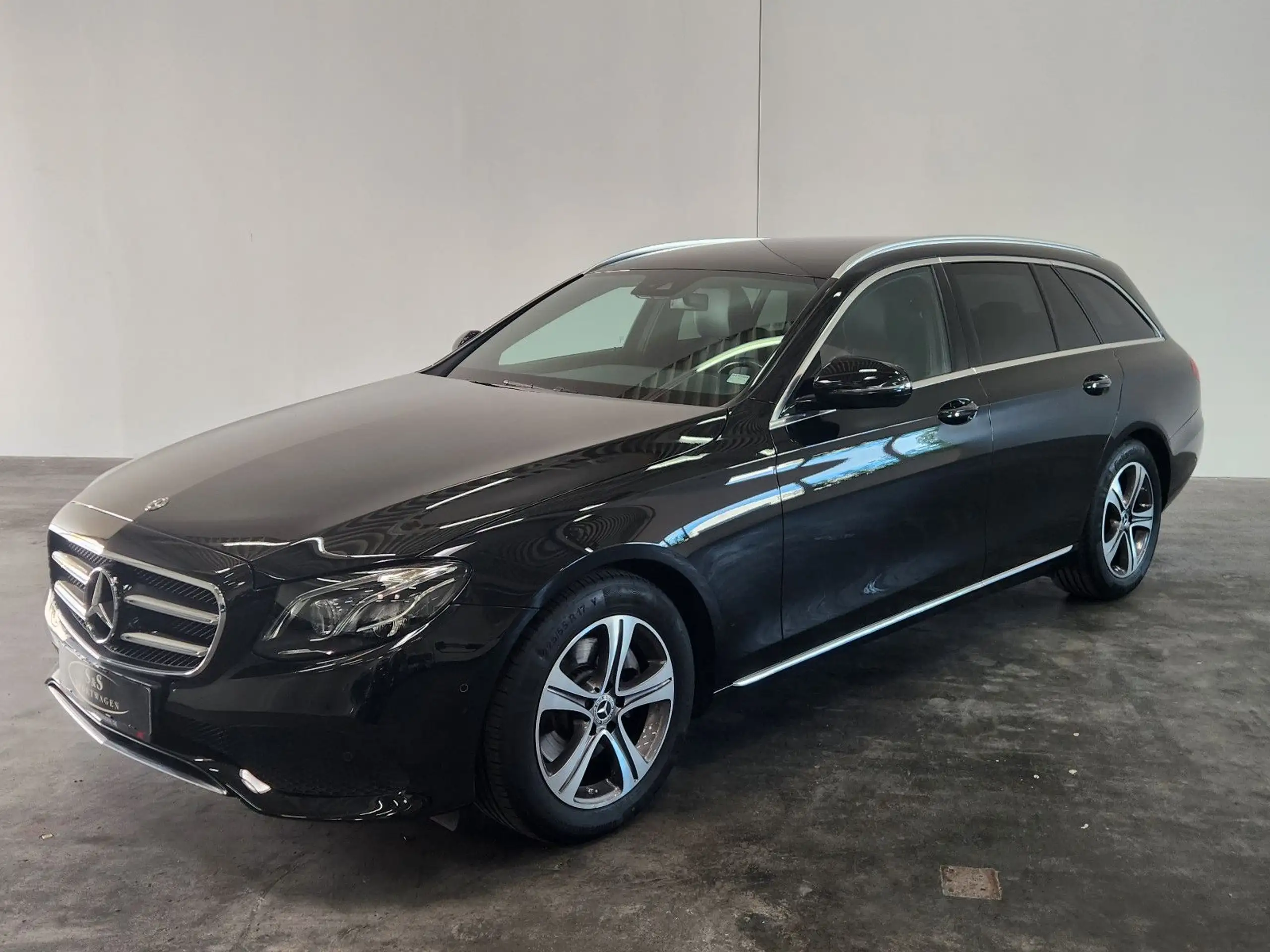 Mercedes-Benz - E 220