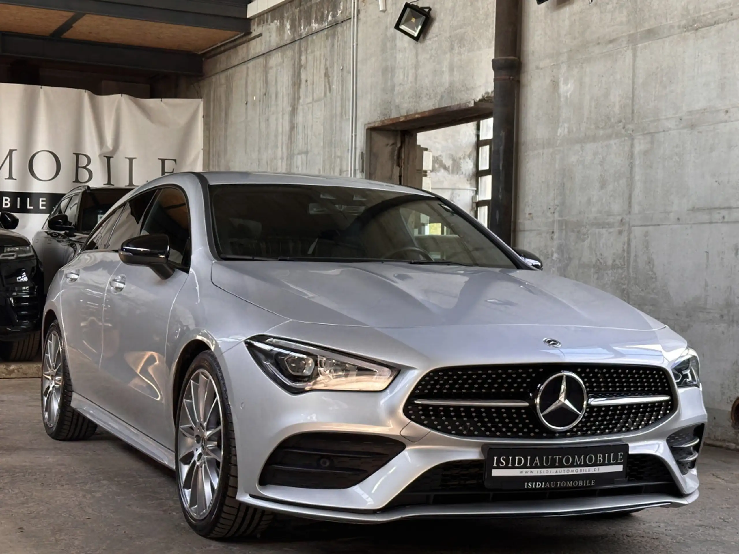 Mercedes-Benz - CLA 200