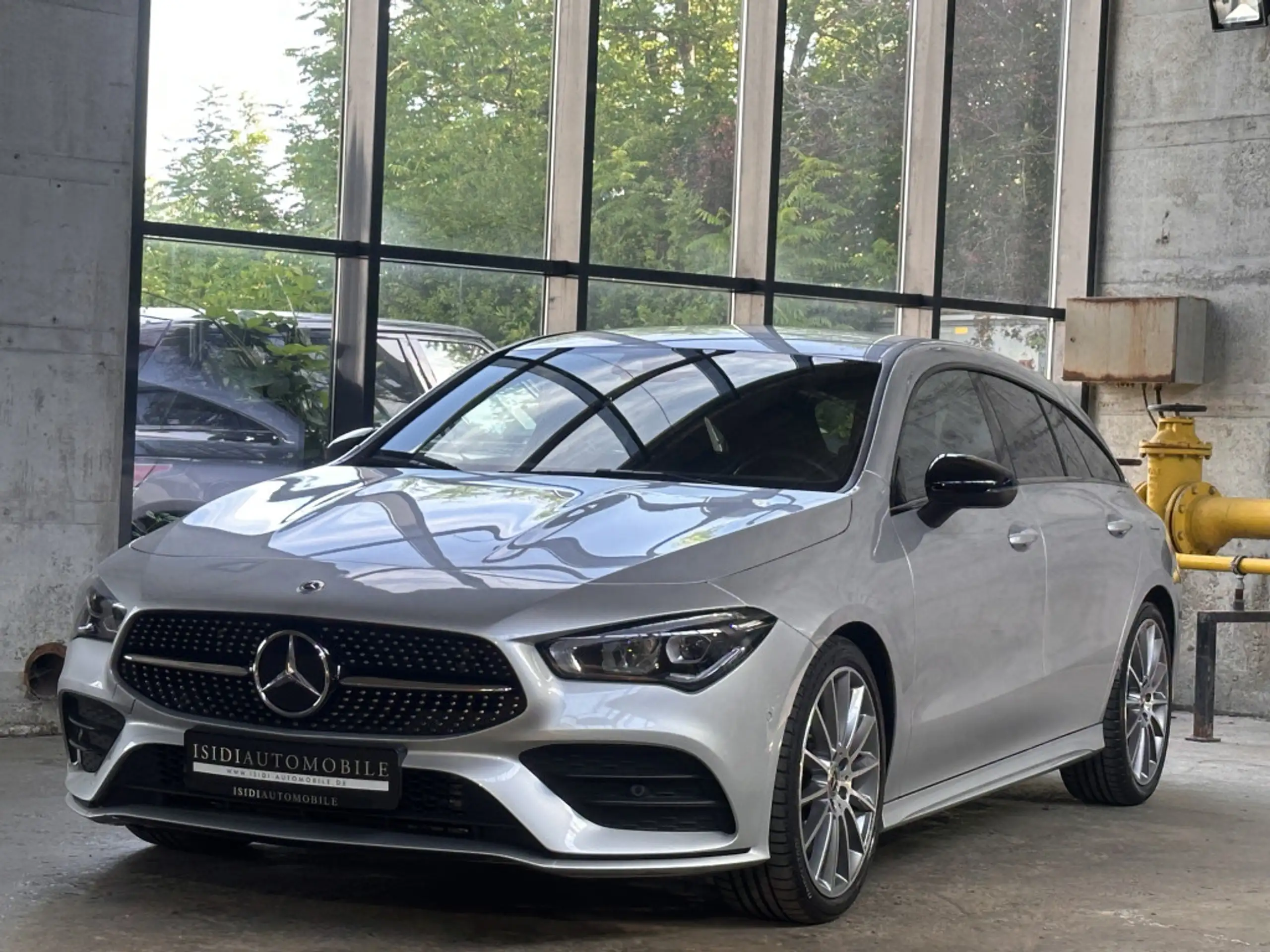 Mercedes-Benz - CLA 200