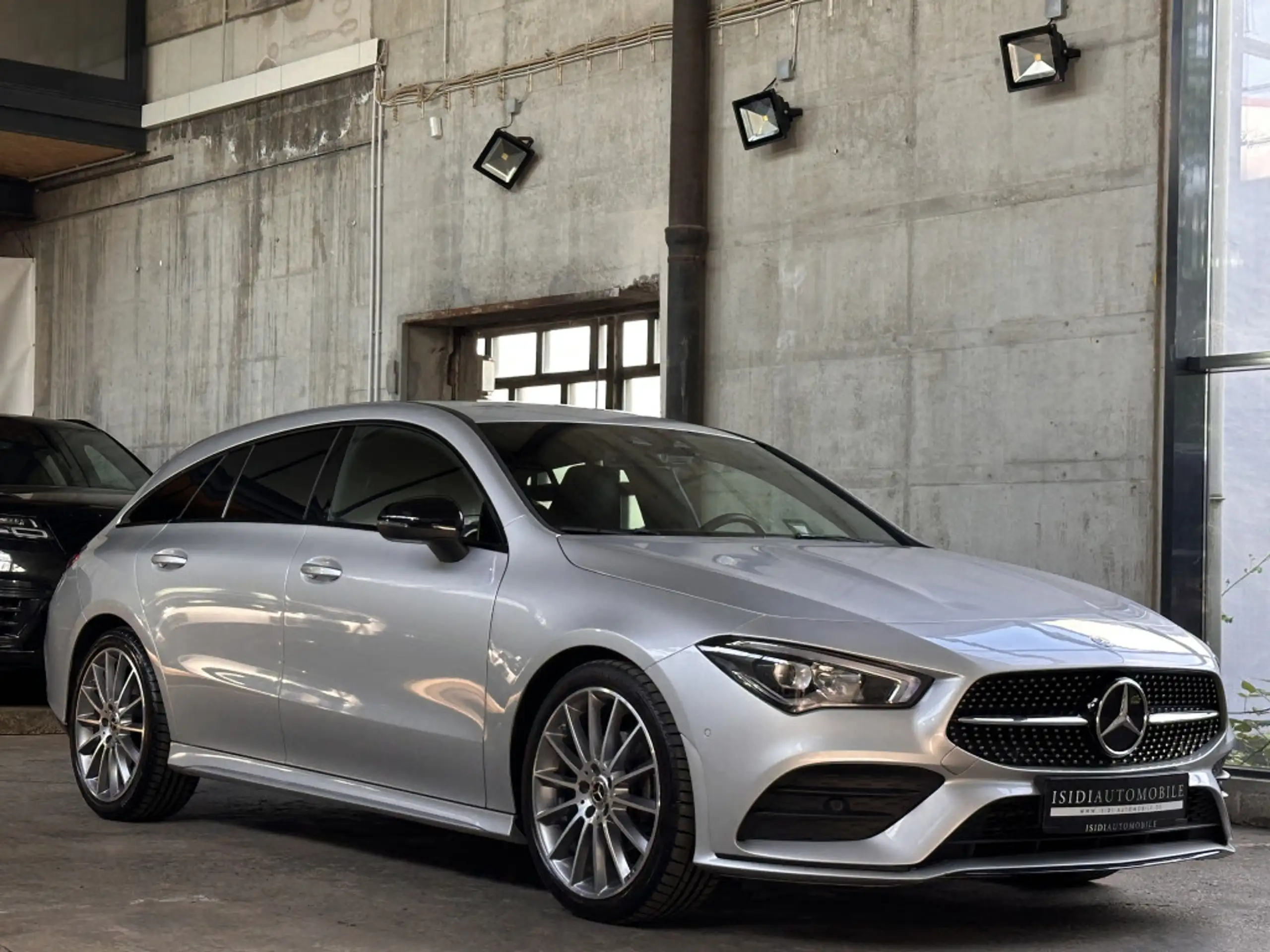 Mercedes-Benz - CLA 200