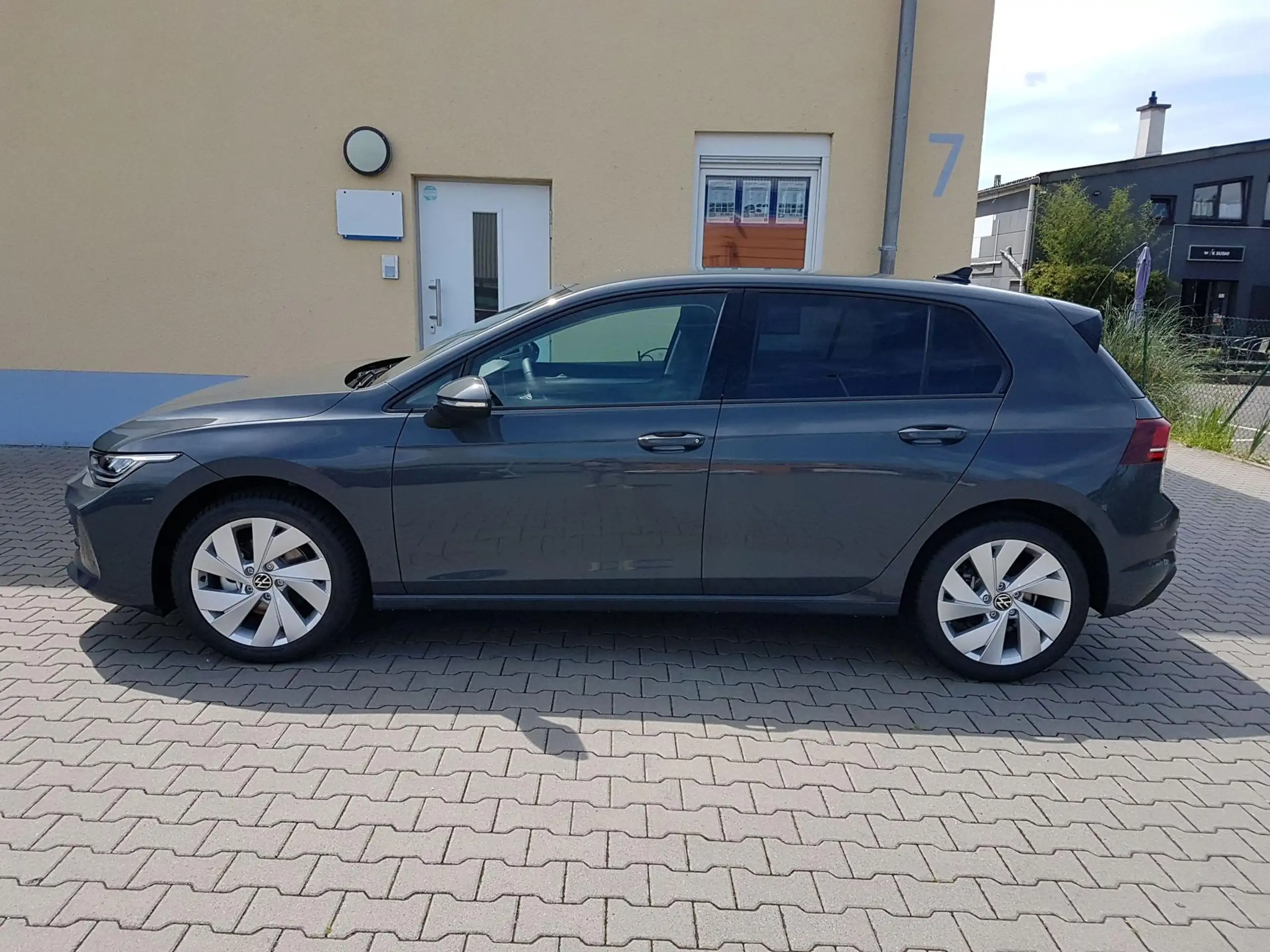 Volkswagen - Golf