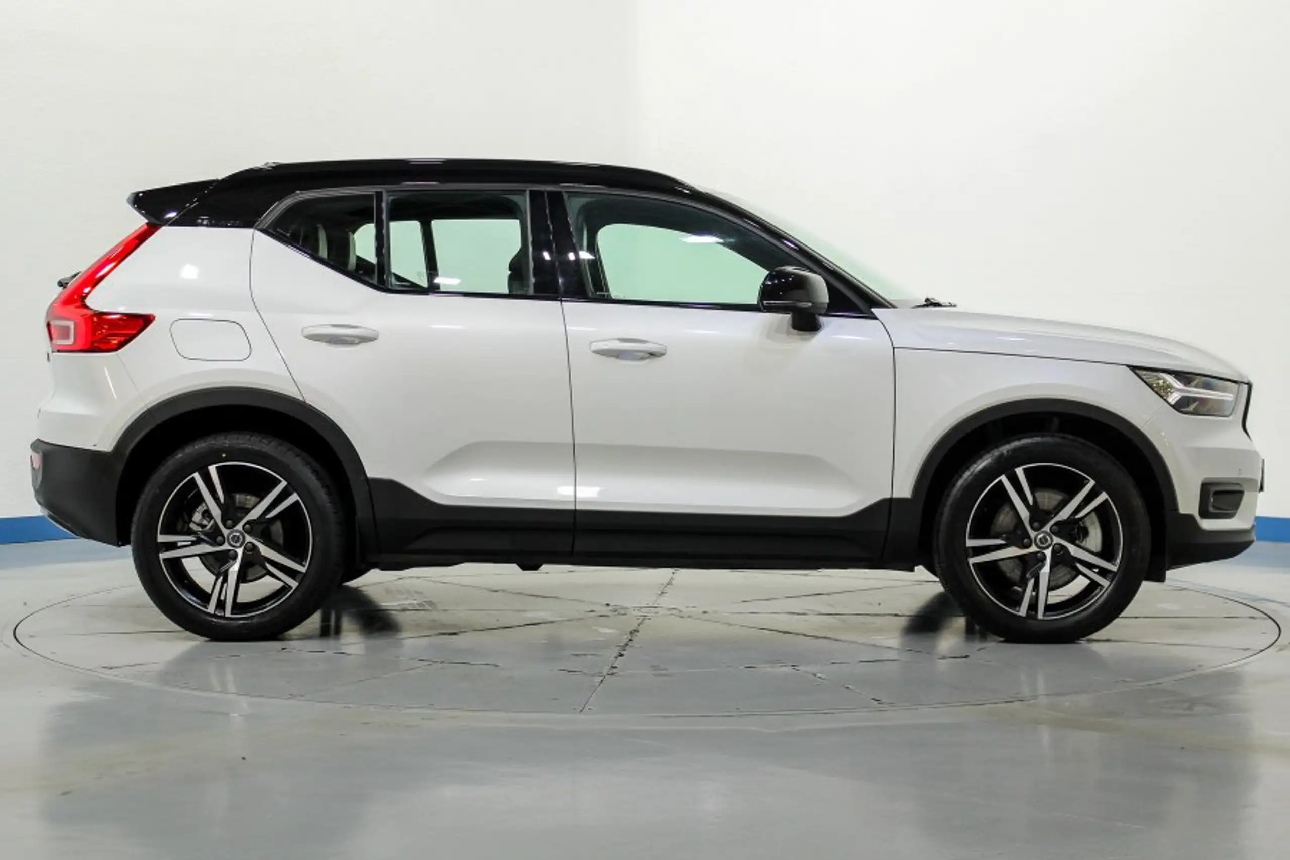 Volvo - XC40