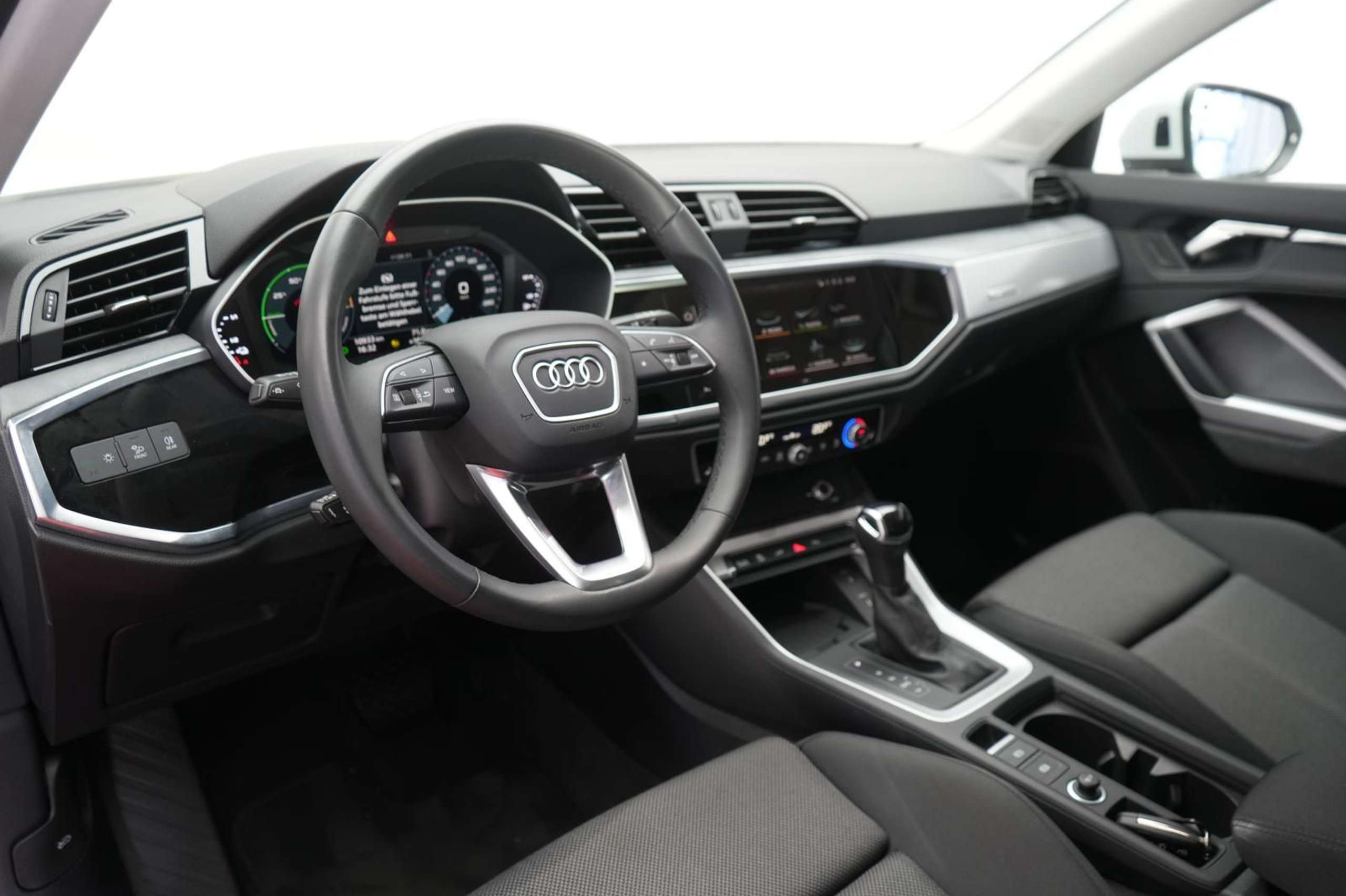 Audi - Q3