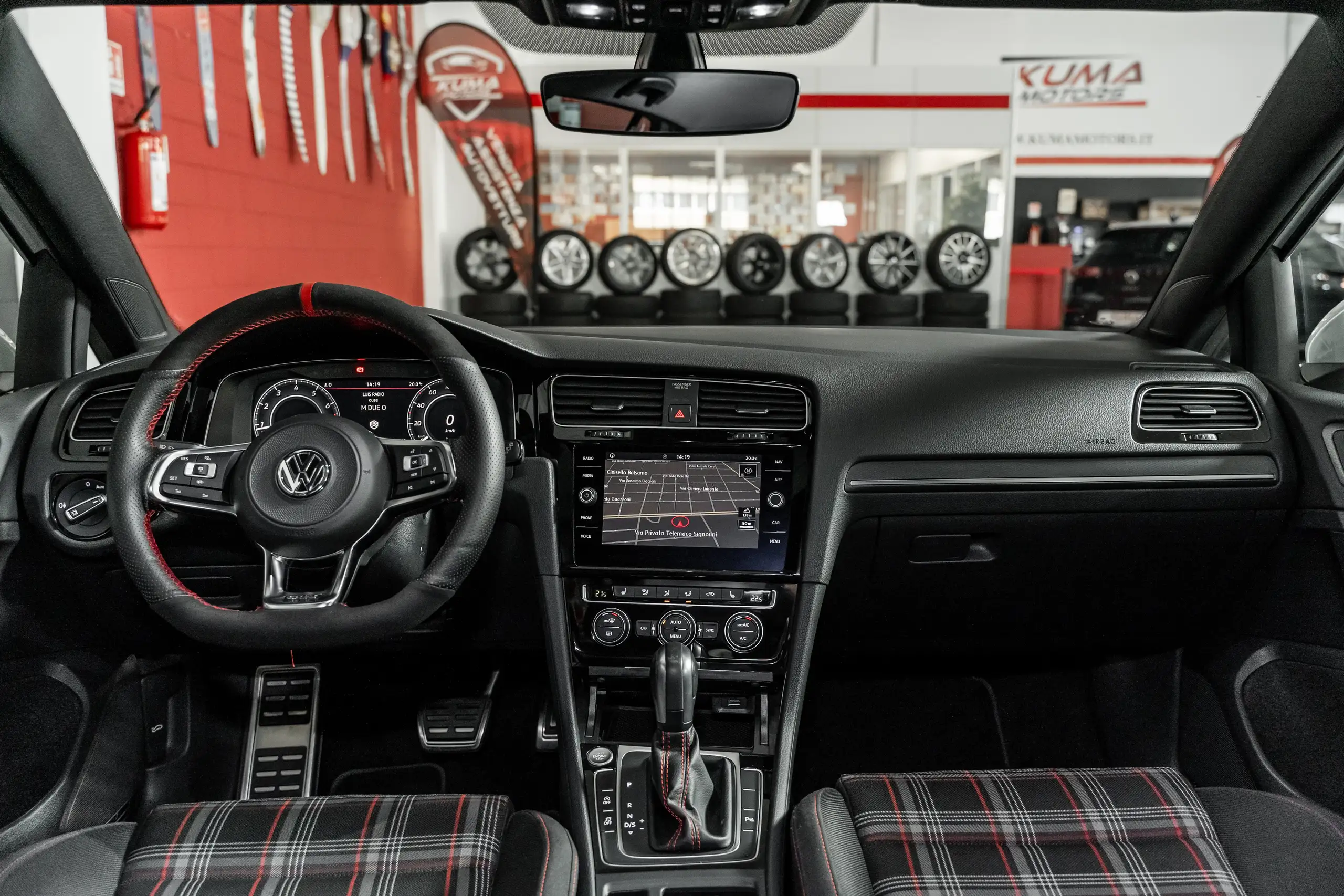 Volkswagen - Golf GTI