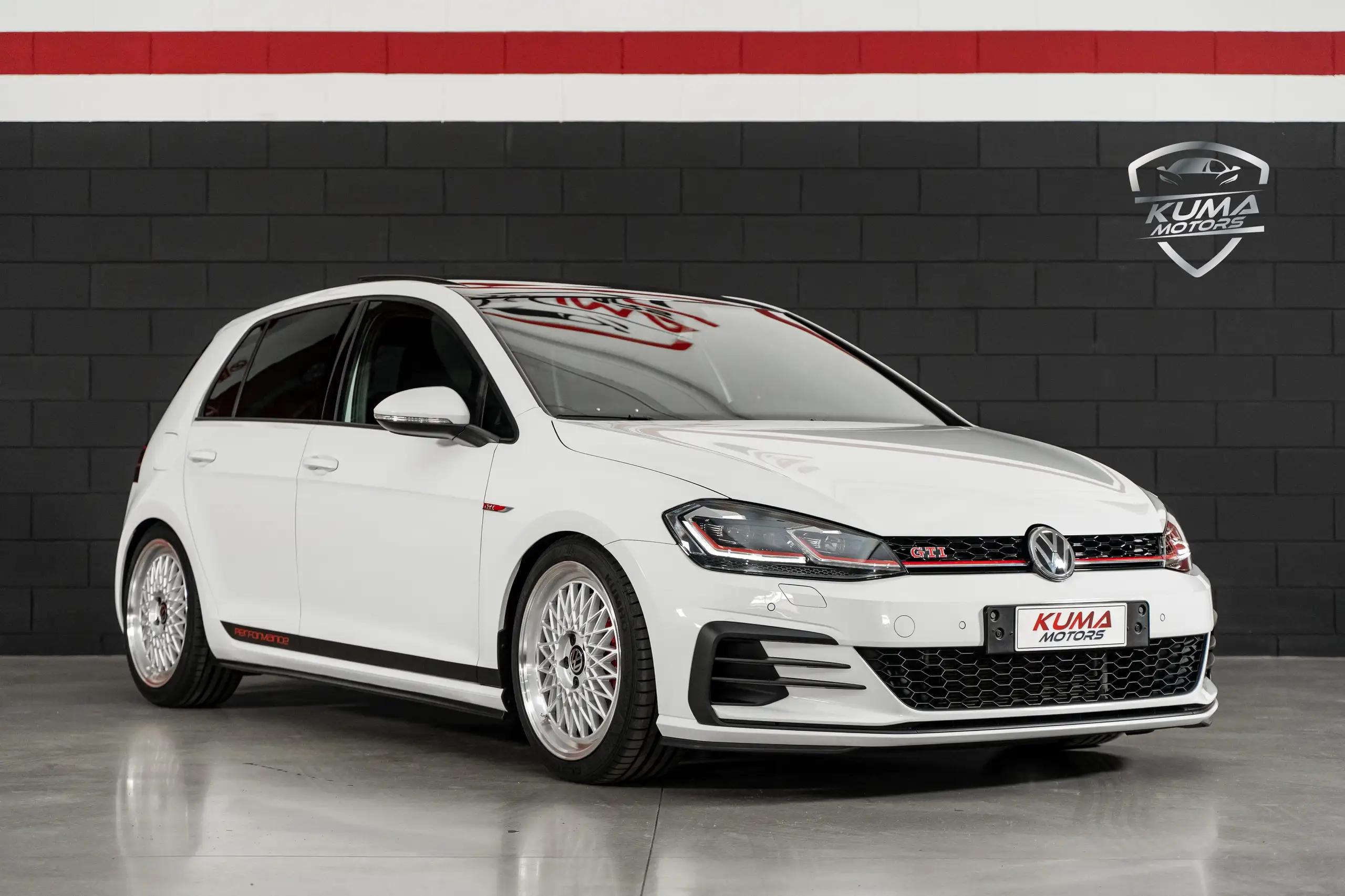 Volkswagen - Golf GTI