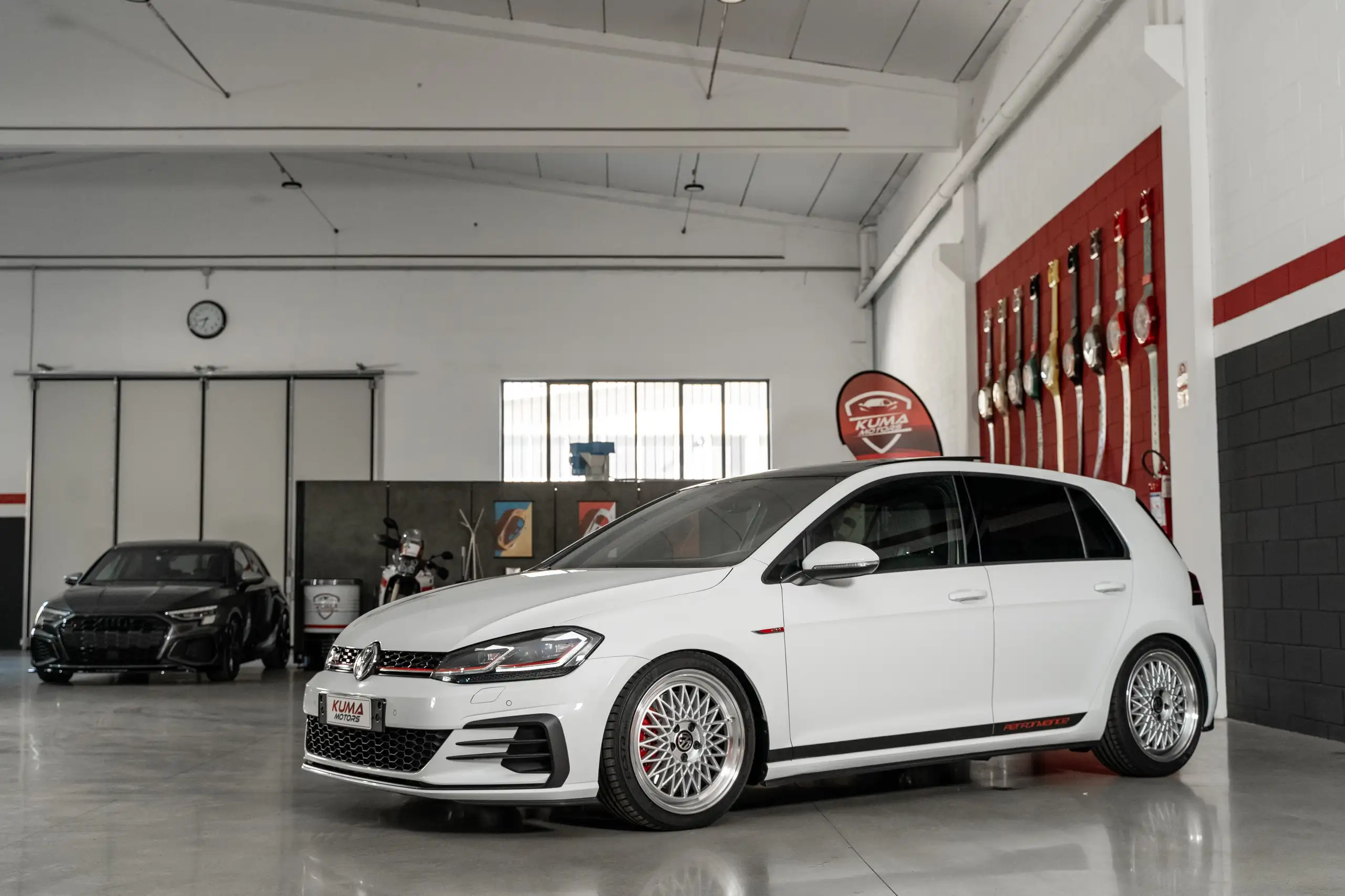 Volkswagen - Golf GTI