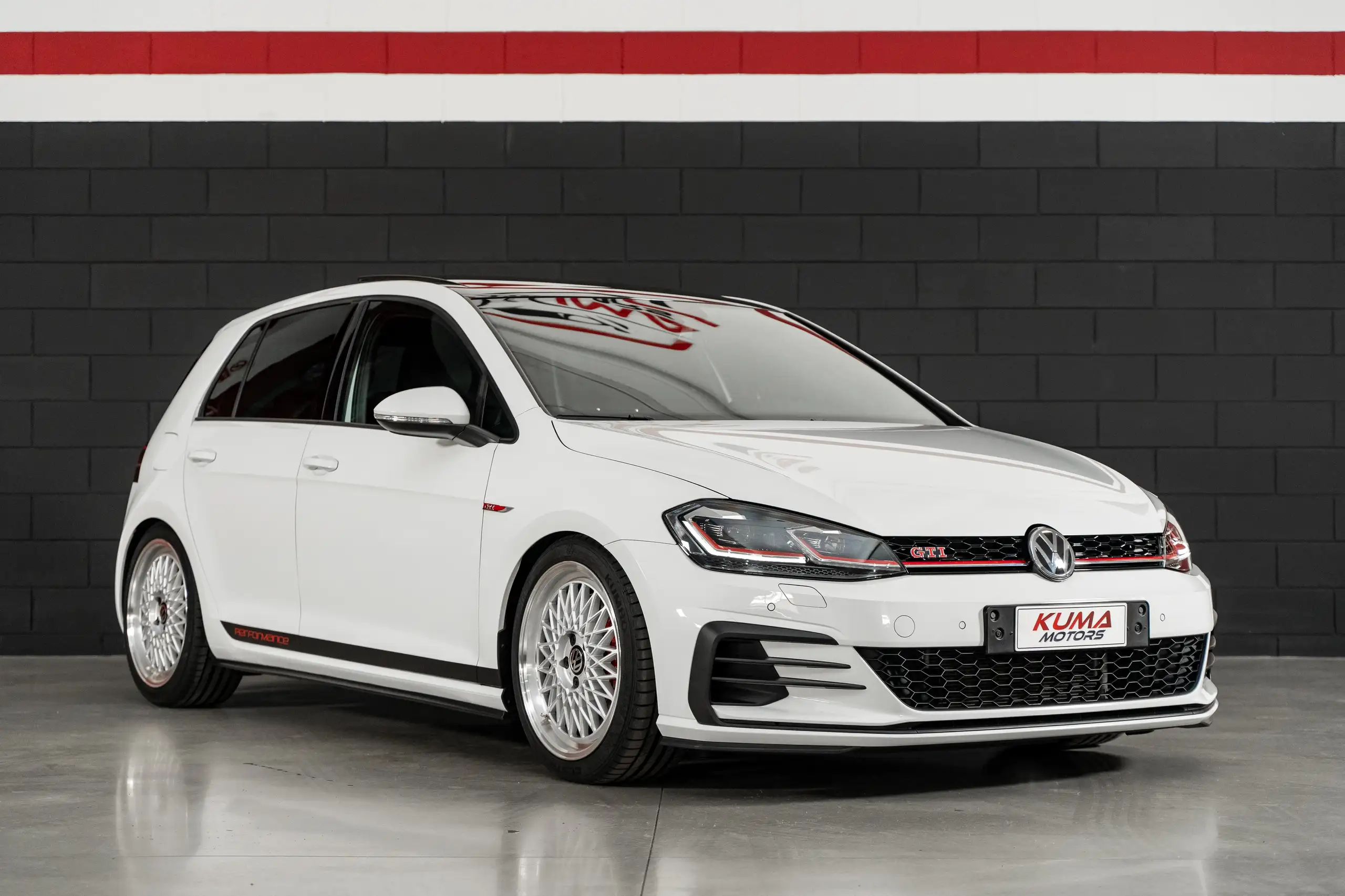 Volkswagen - Golf GTI