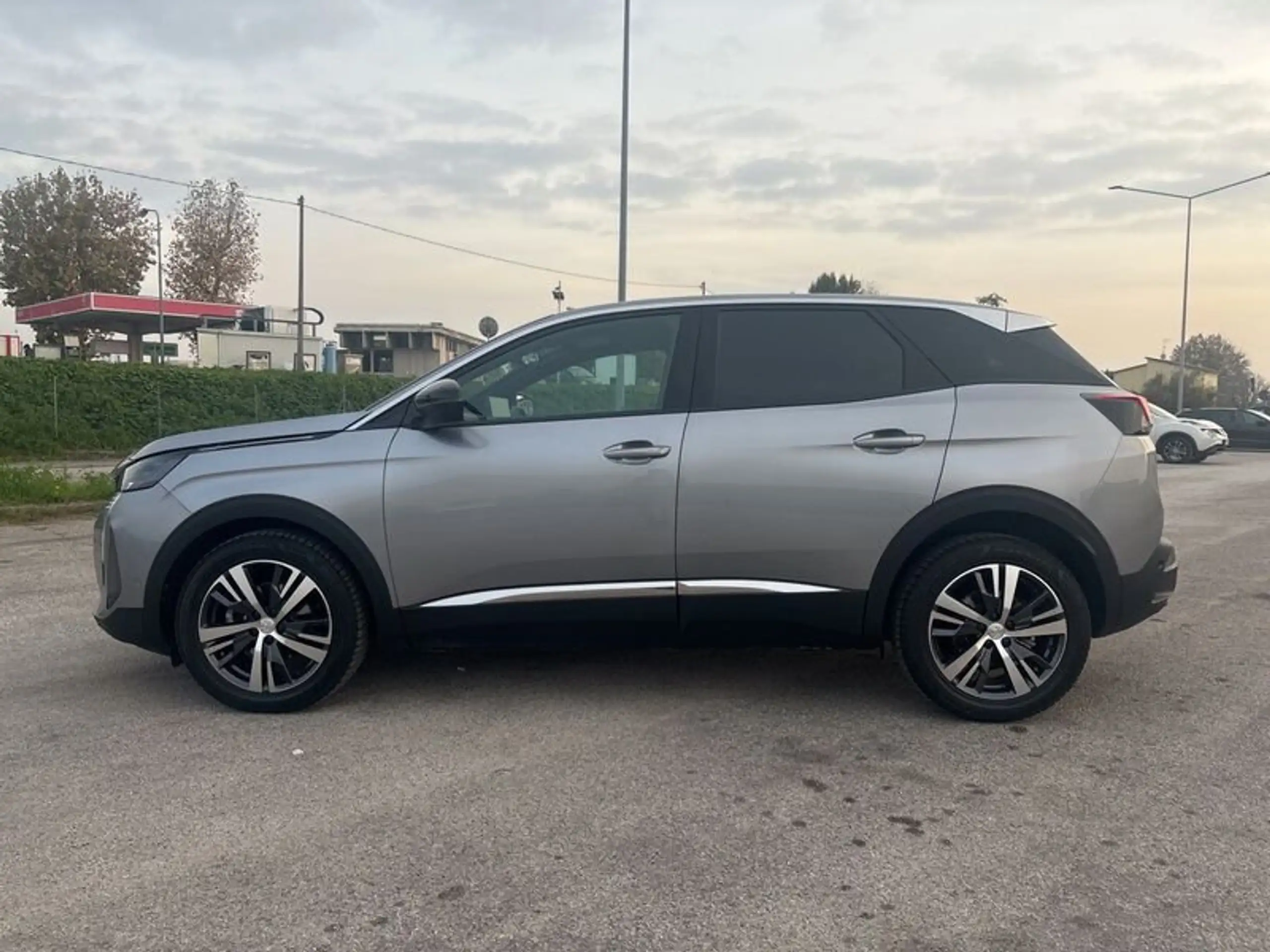 Peugeot - 3008