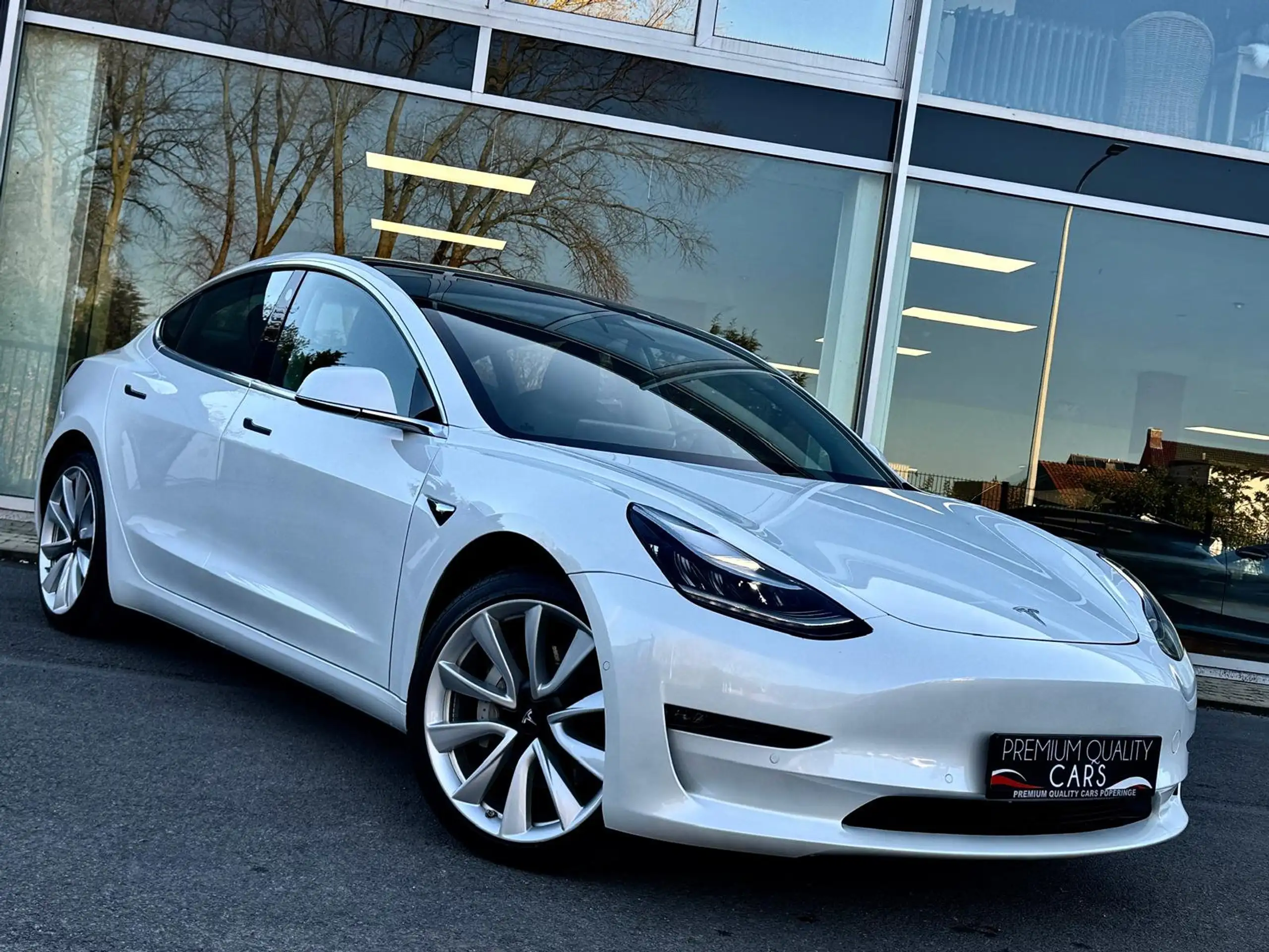 Tesla - Model 3