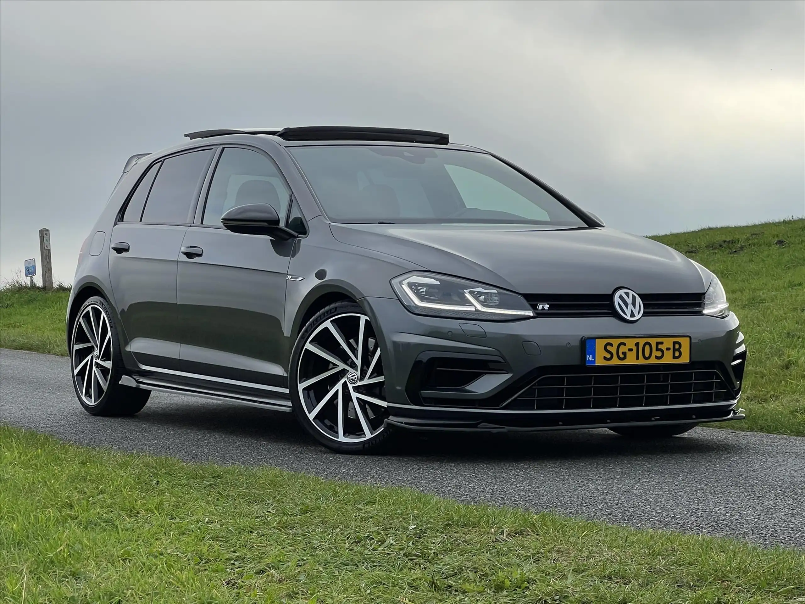 Volkswagen - Golf