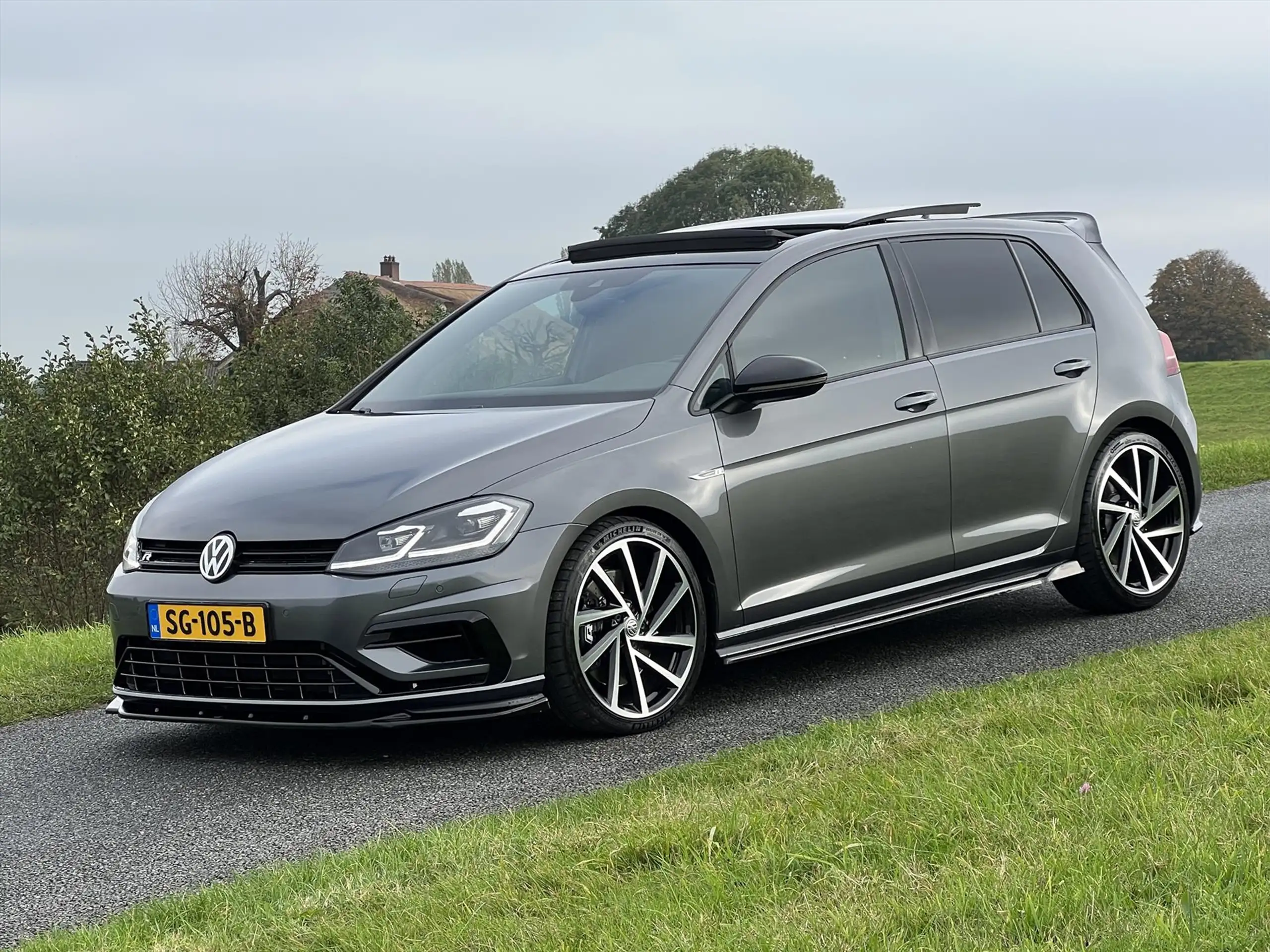 Volkswagen - Golf