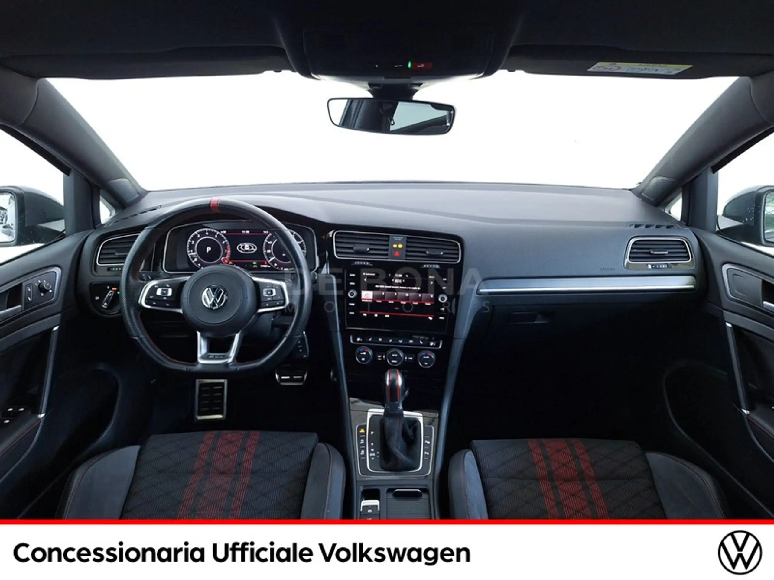 Volkswagen - Golf GTI