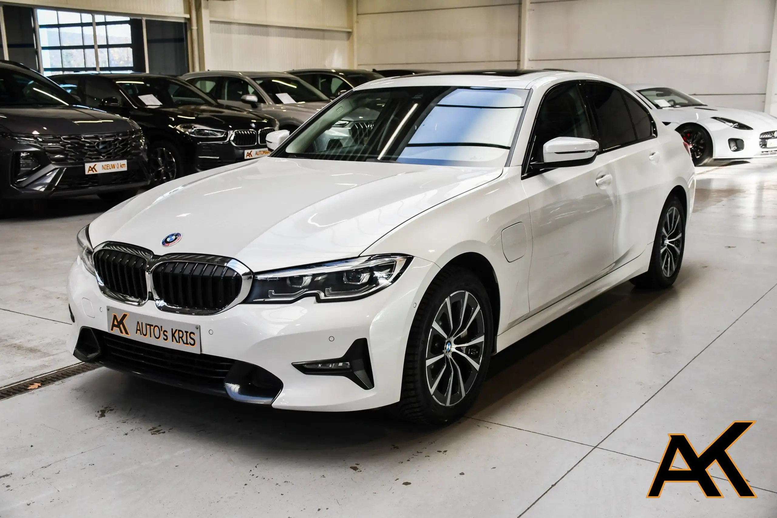 BMW 330 2019